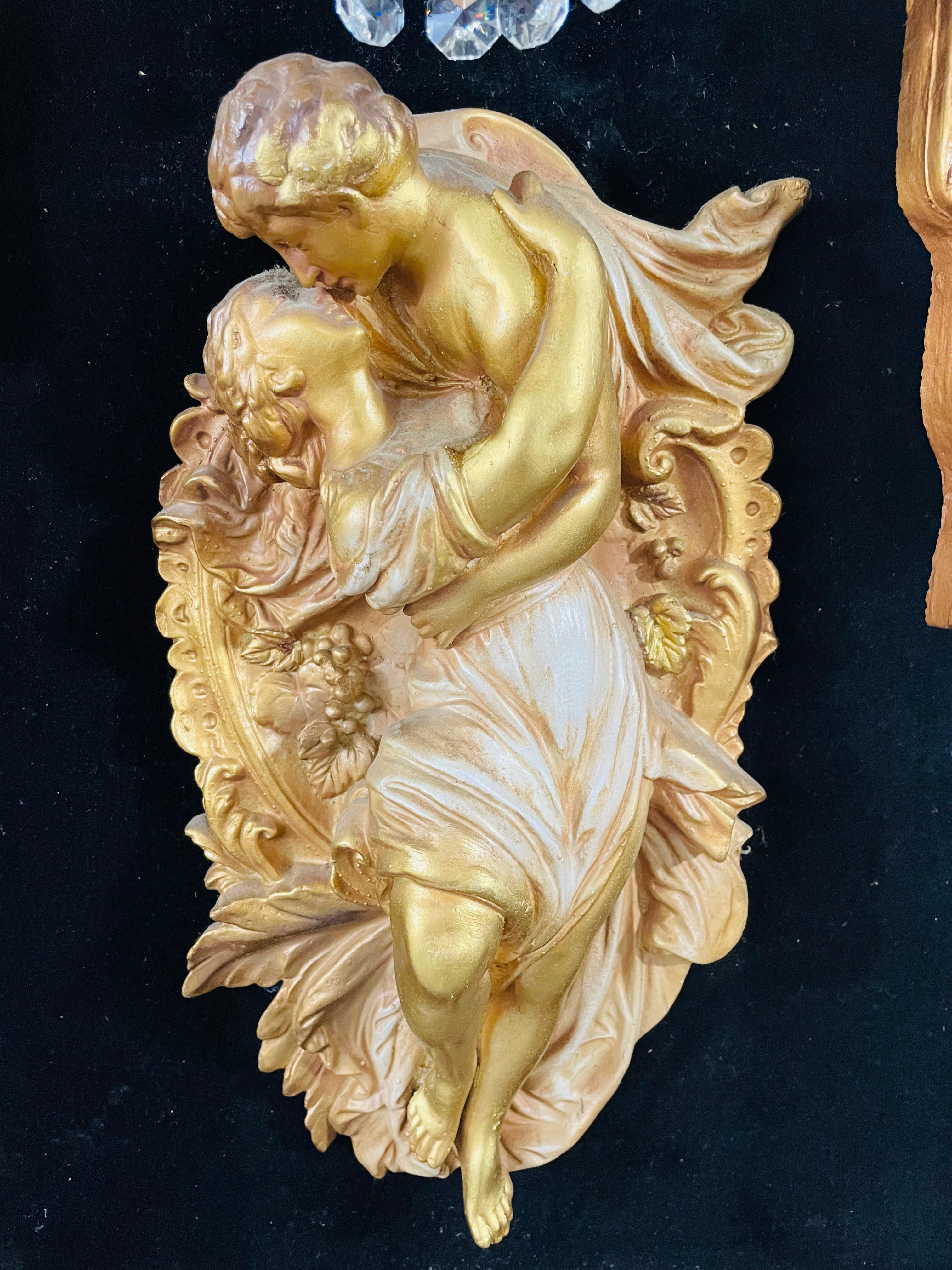 Italian Neoclassical Style Framed Man and Woman Kissing Statue / Sconce, a Pair In Good Condition For Sale In Plainview, NY