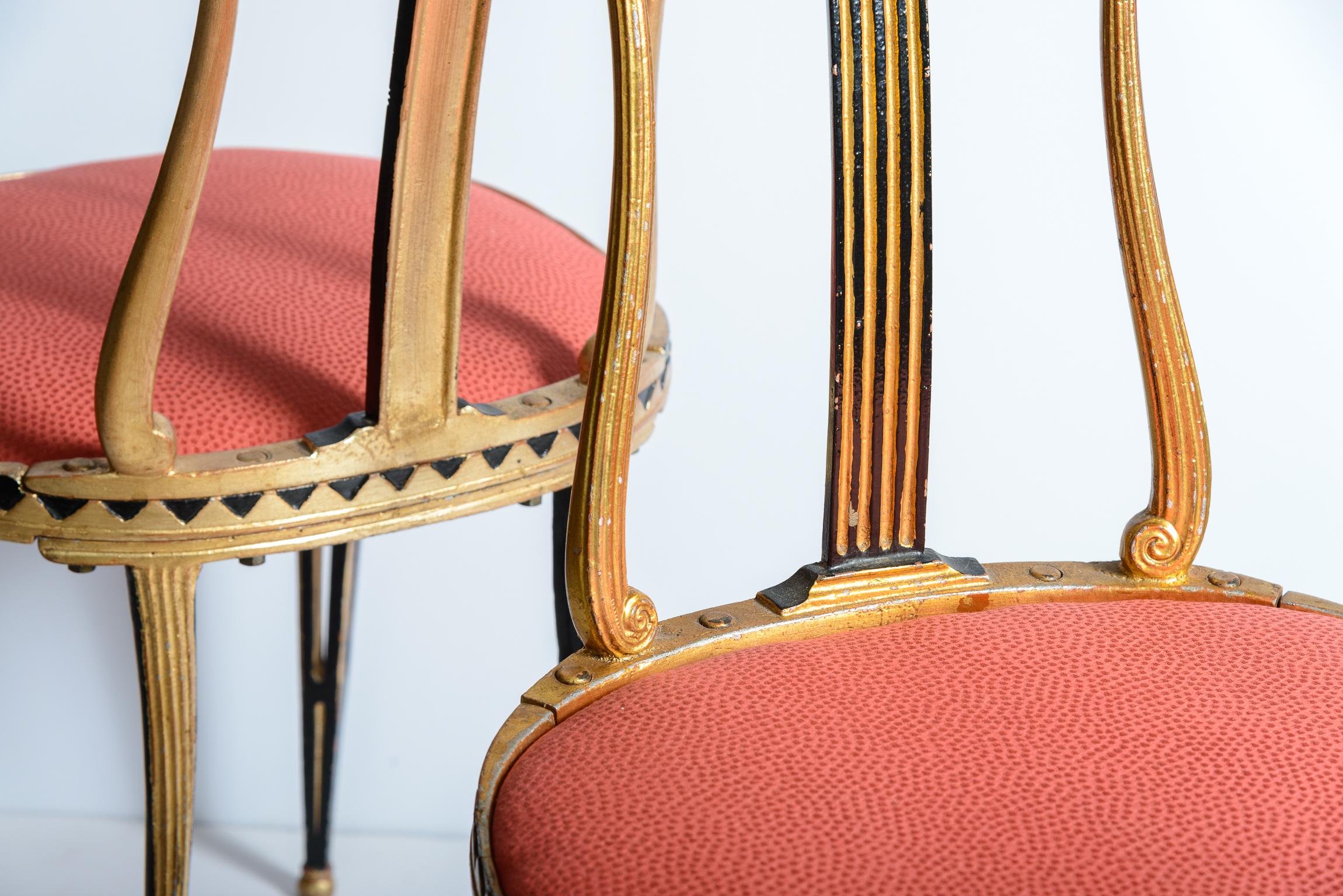 Milieu du XXe siècle Paire de chaises italiennes de style néoclassique en métal doré par Palladio en vente