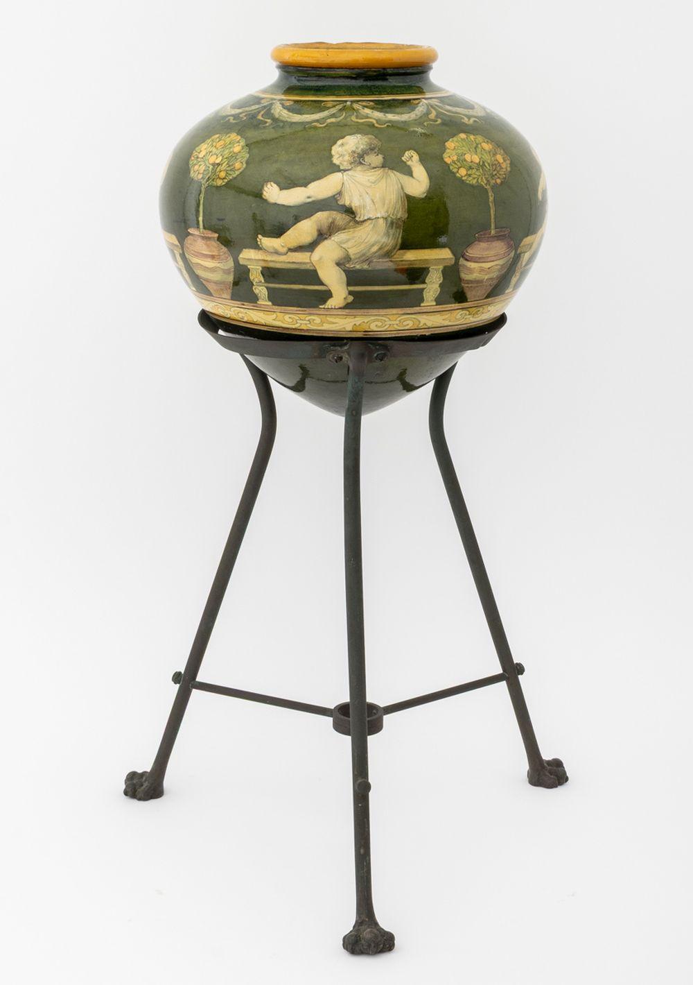 Smaltato Vaso in ceramica smaltata in stile neoclassico italiano in vendita