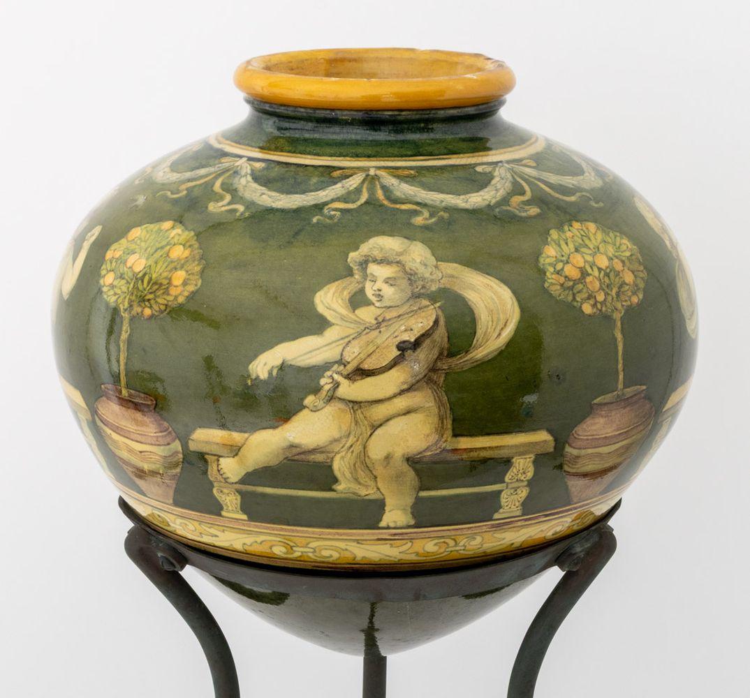 Vaso in ceramica smaltata in stile neoclassico italiano in vendita 1
