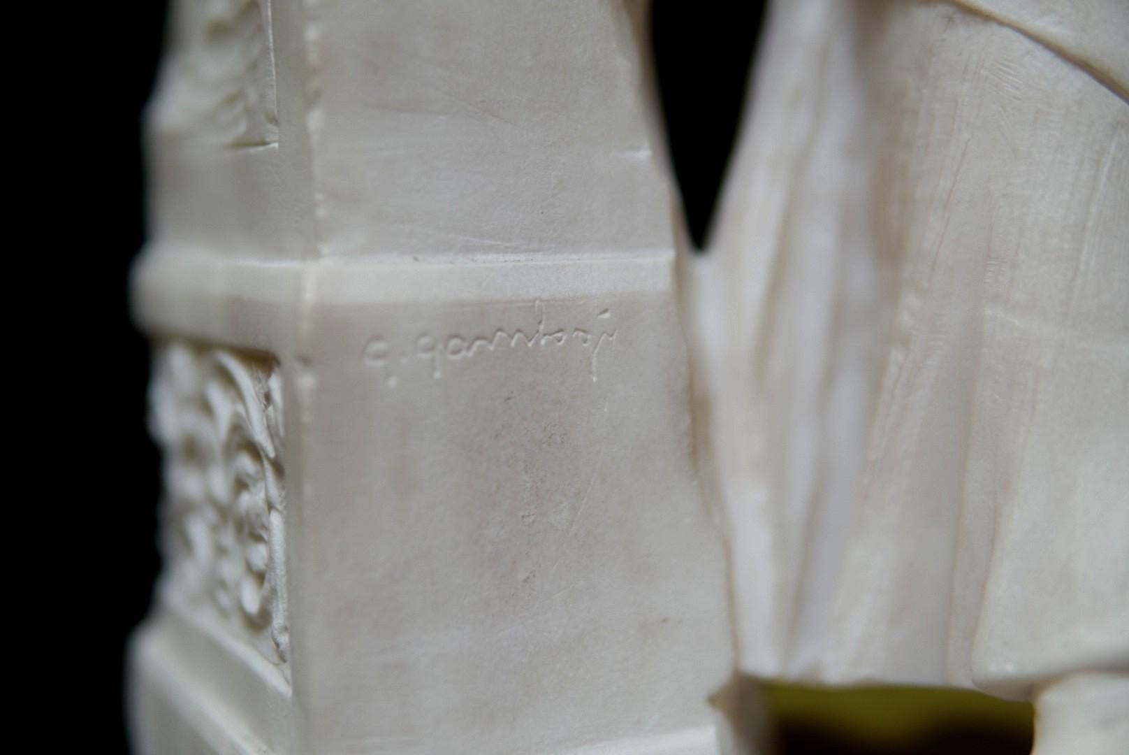 Sculpture en albâtre sculptée à la main de style néoclassique italien, XIXe siècle Bon état - En vente à Cypress, CA