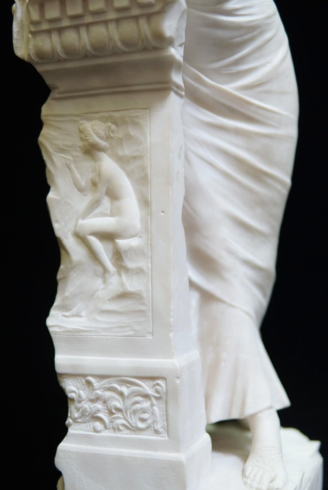 Scultura in alabastro intagliata a mano in stile neoclassico italiano, 19° secolo In condizioni buone in vendita a Cypress, CA