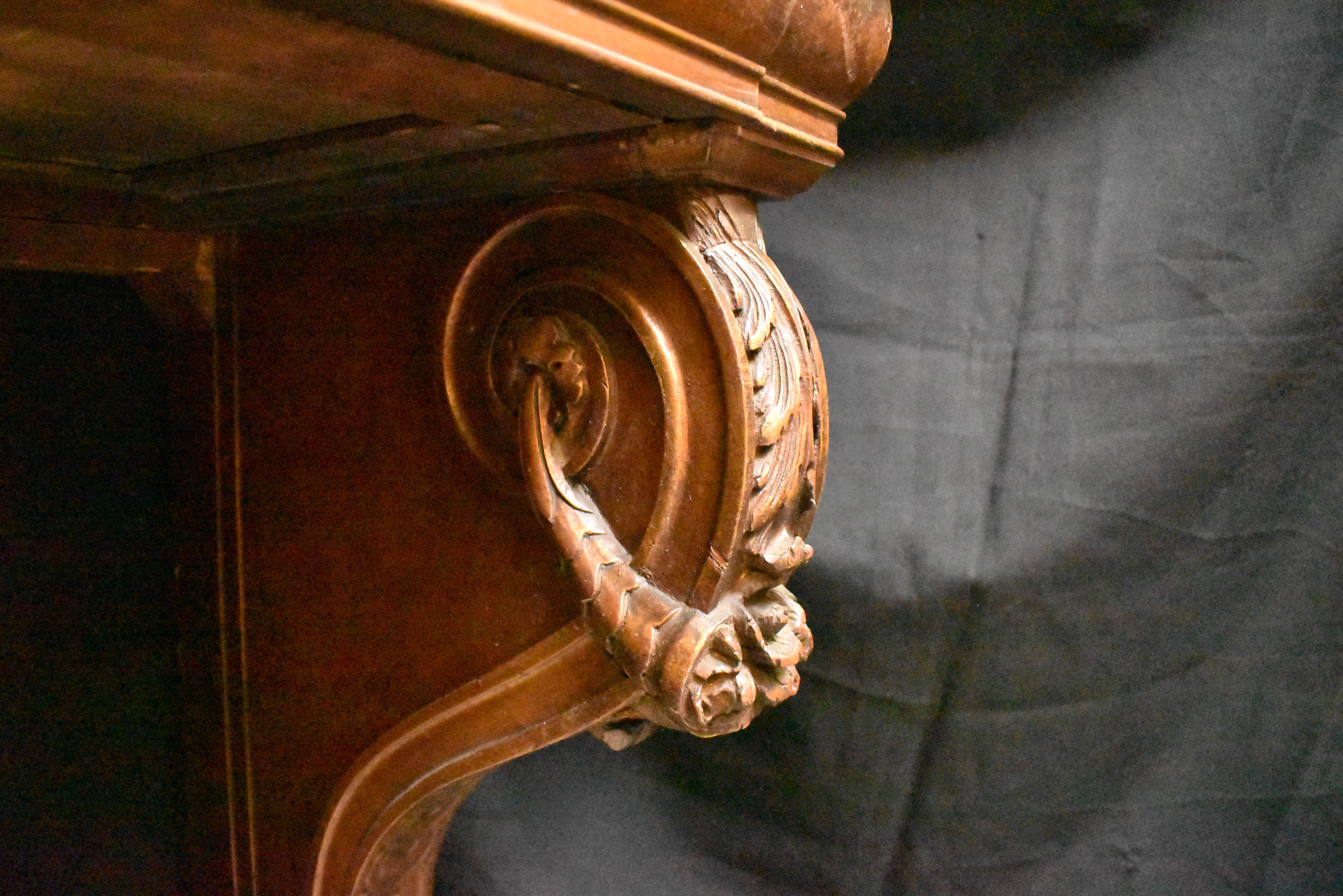 Italienischer handbemalter Schrank im neoklassischen Stil auf Ständer 1