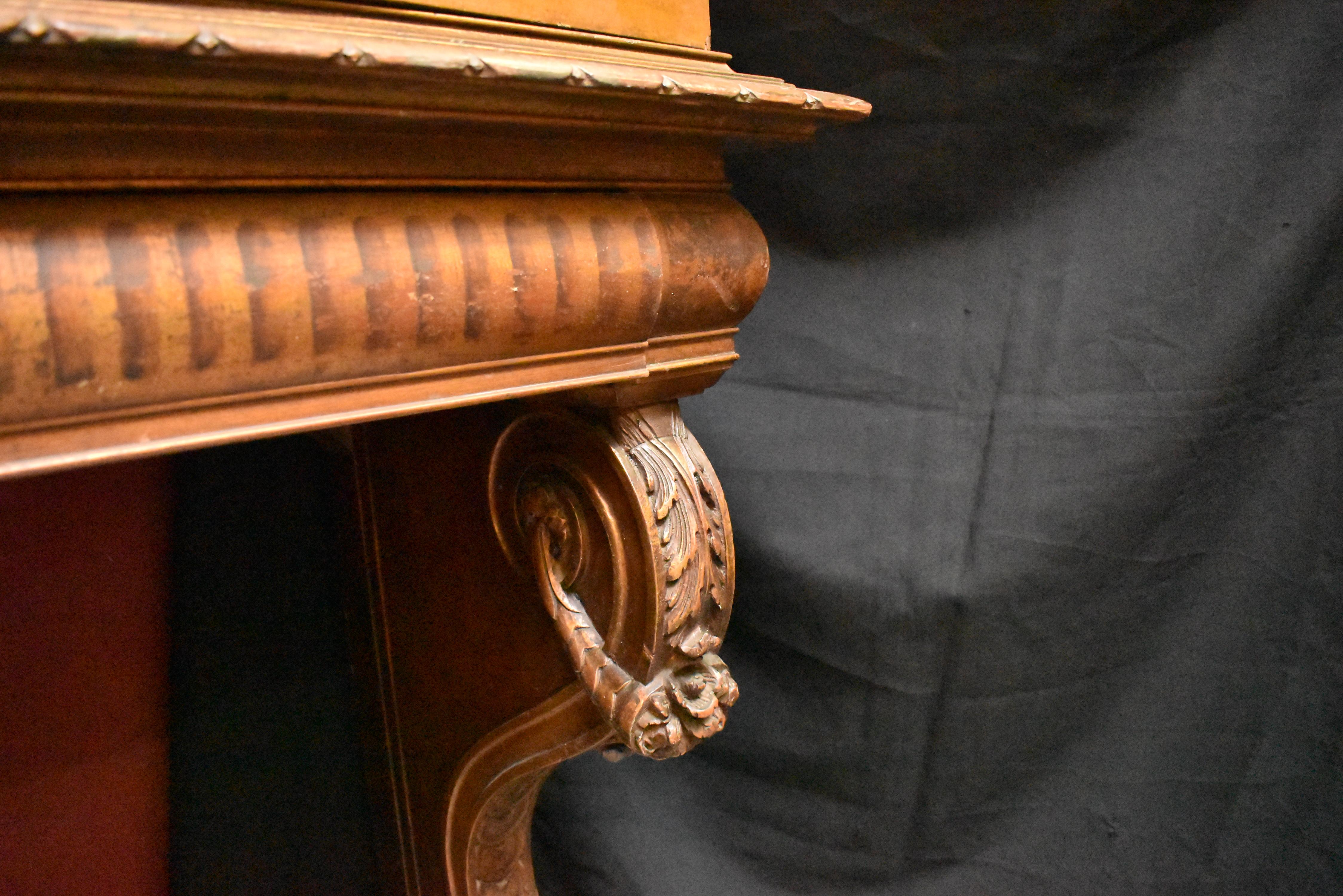 Italienischer handbemalter Schrank im neoklassischen Stil auf Ständer 2