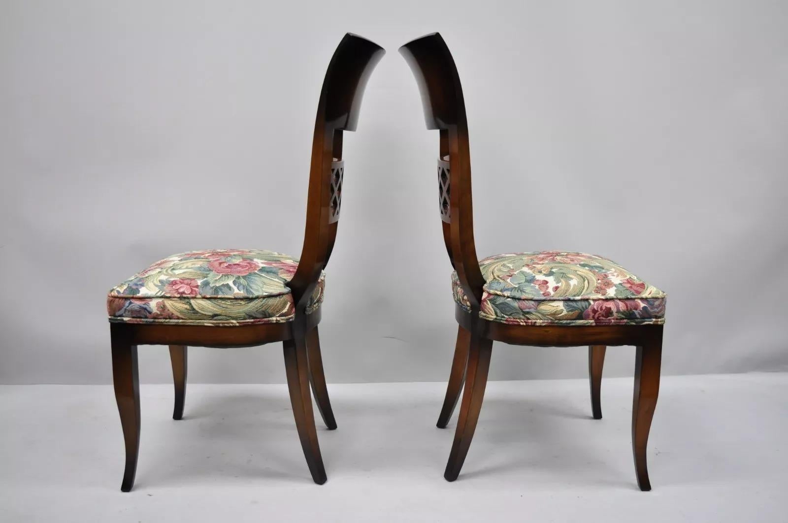 Neoclassico Sedie da pranzo con schienale alto in stile neoclassico italiano, intarsiate in ottone - Set di 8 in vendita