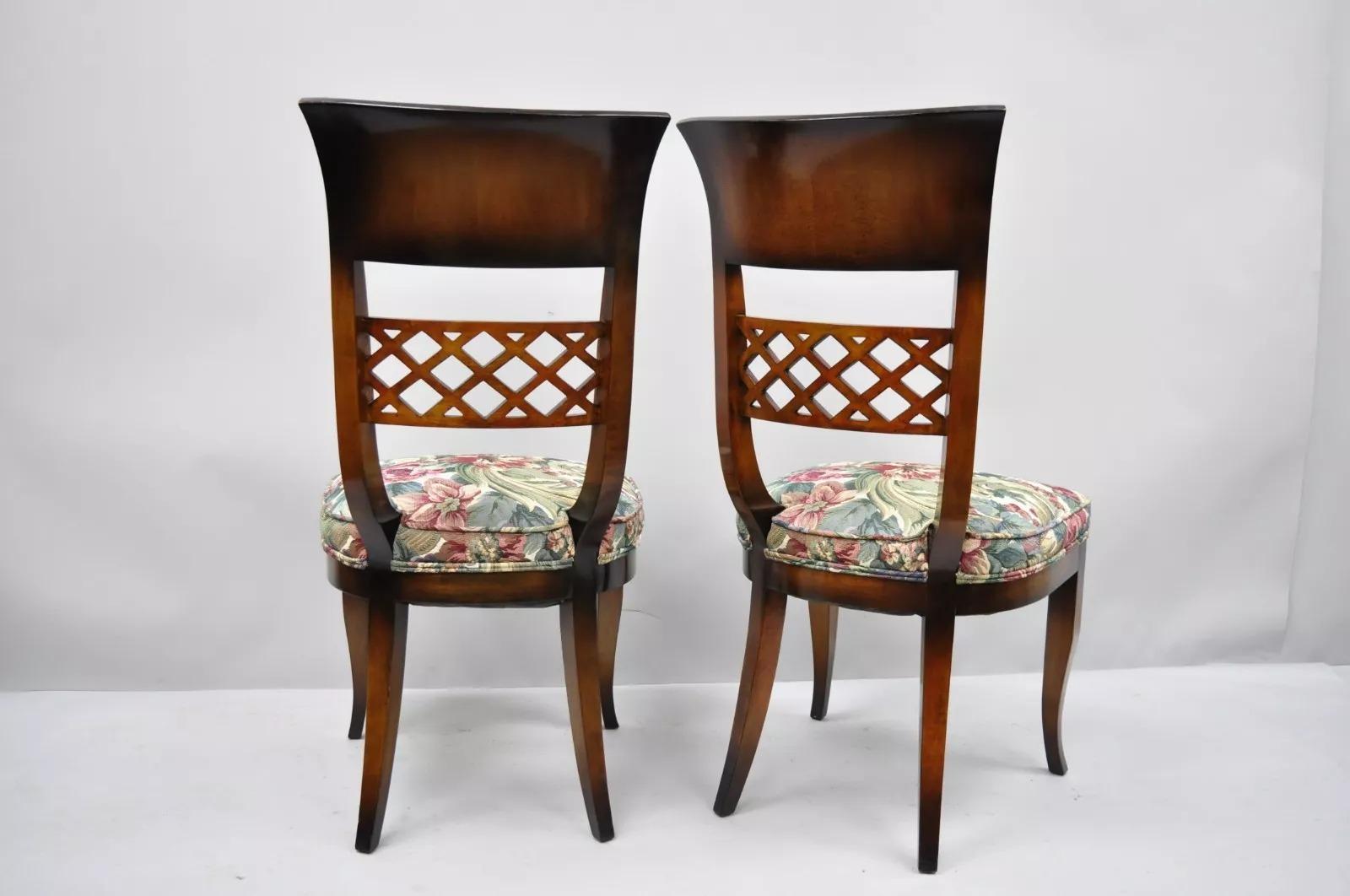 Legno Sedie da pranzo con schienale alto in stile neoclassico italiano, intarsiate in ottone - Set di 8 in vendita