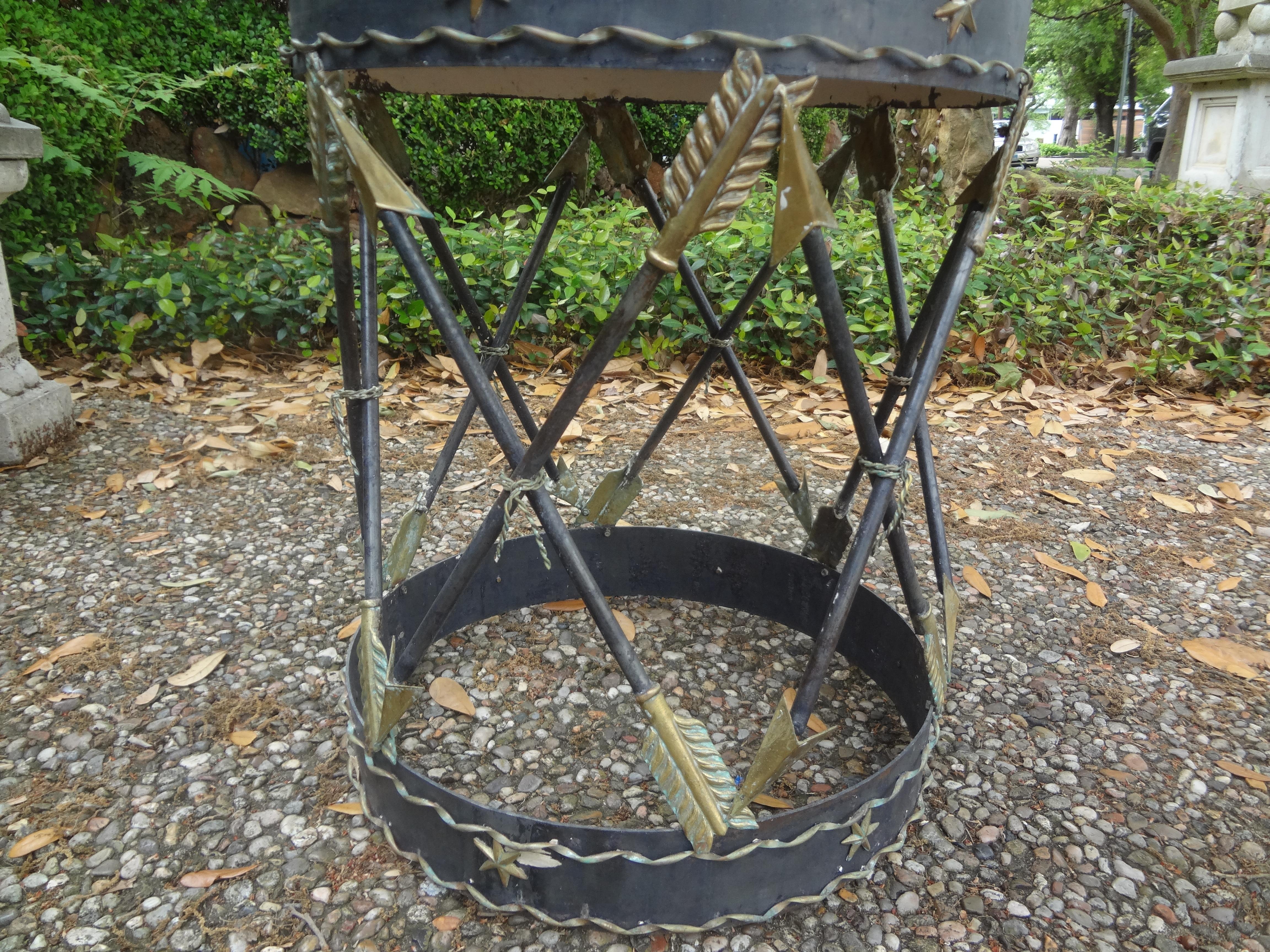 Italian Neoclassical Style Iron and Tole Table with Arrows In Good Condition For Sale In Houston, TX