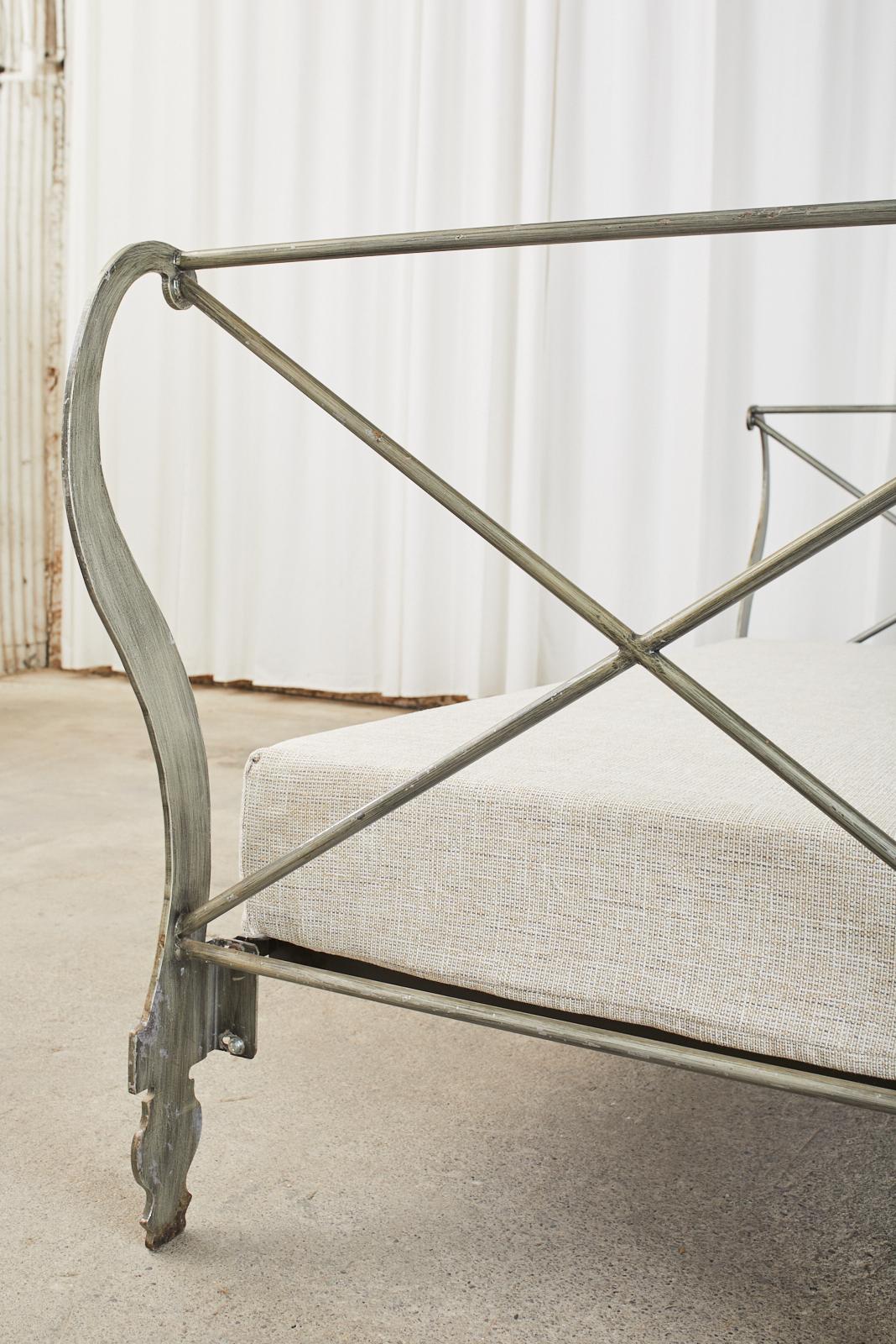 Italienisches Eisen-Tagesbett im neoklassischen Stil mit Schnörkeln im Angebot 7