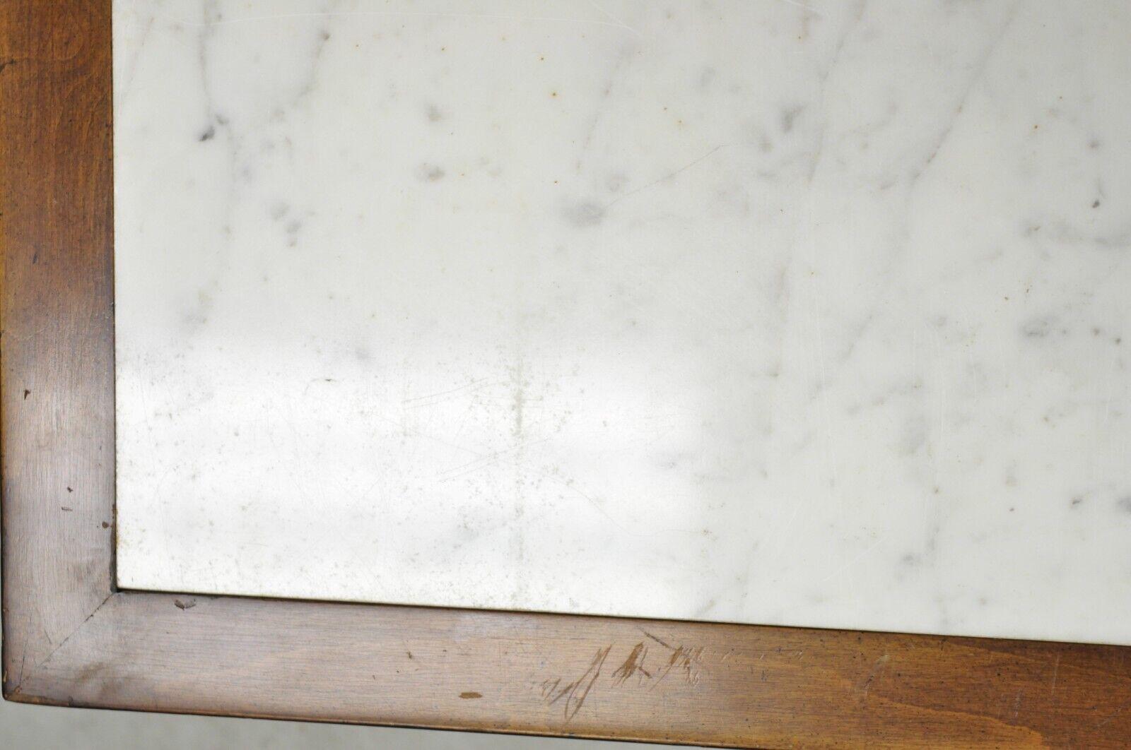 Italienischer Beistelltisch im neoklassischen Stil mit niedriger Marmorplatte Curule X-Frame im Angebot 1
