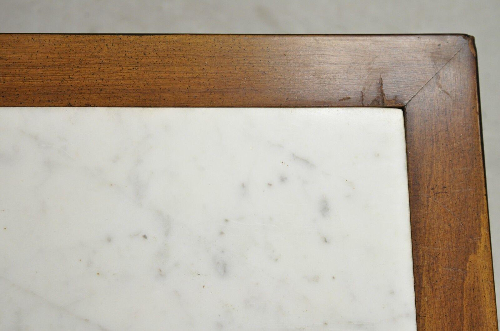 Italienischer Beistelltisch im neoklassischen Stil mit niedriger Marmorplatte Curule X-Frame im Angebot 2