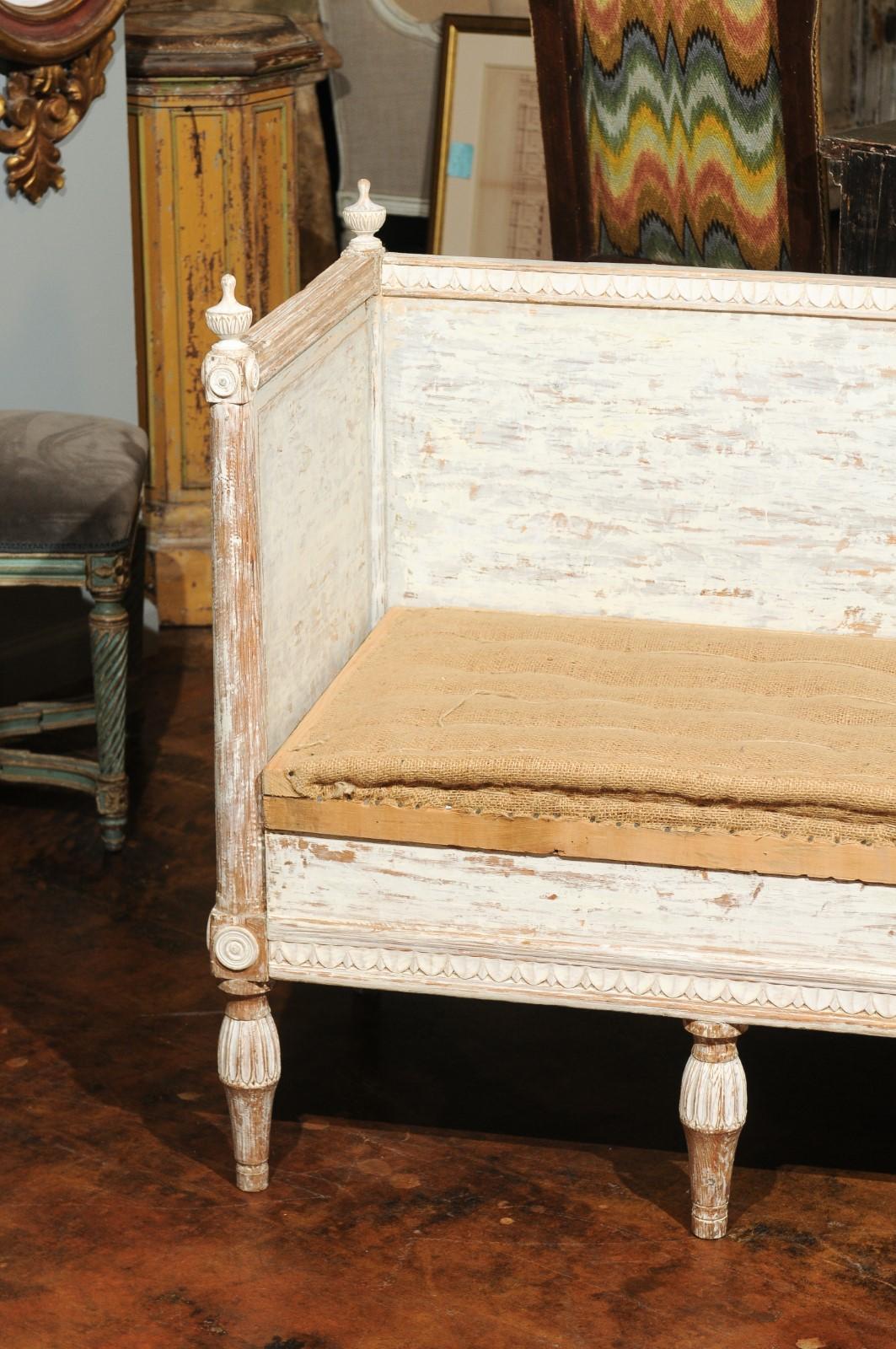 Italian Neoclassical Style Painted and Carved Wooden Bench with Hidden Storage In Good Condition For Sale In Atlanta, GA
