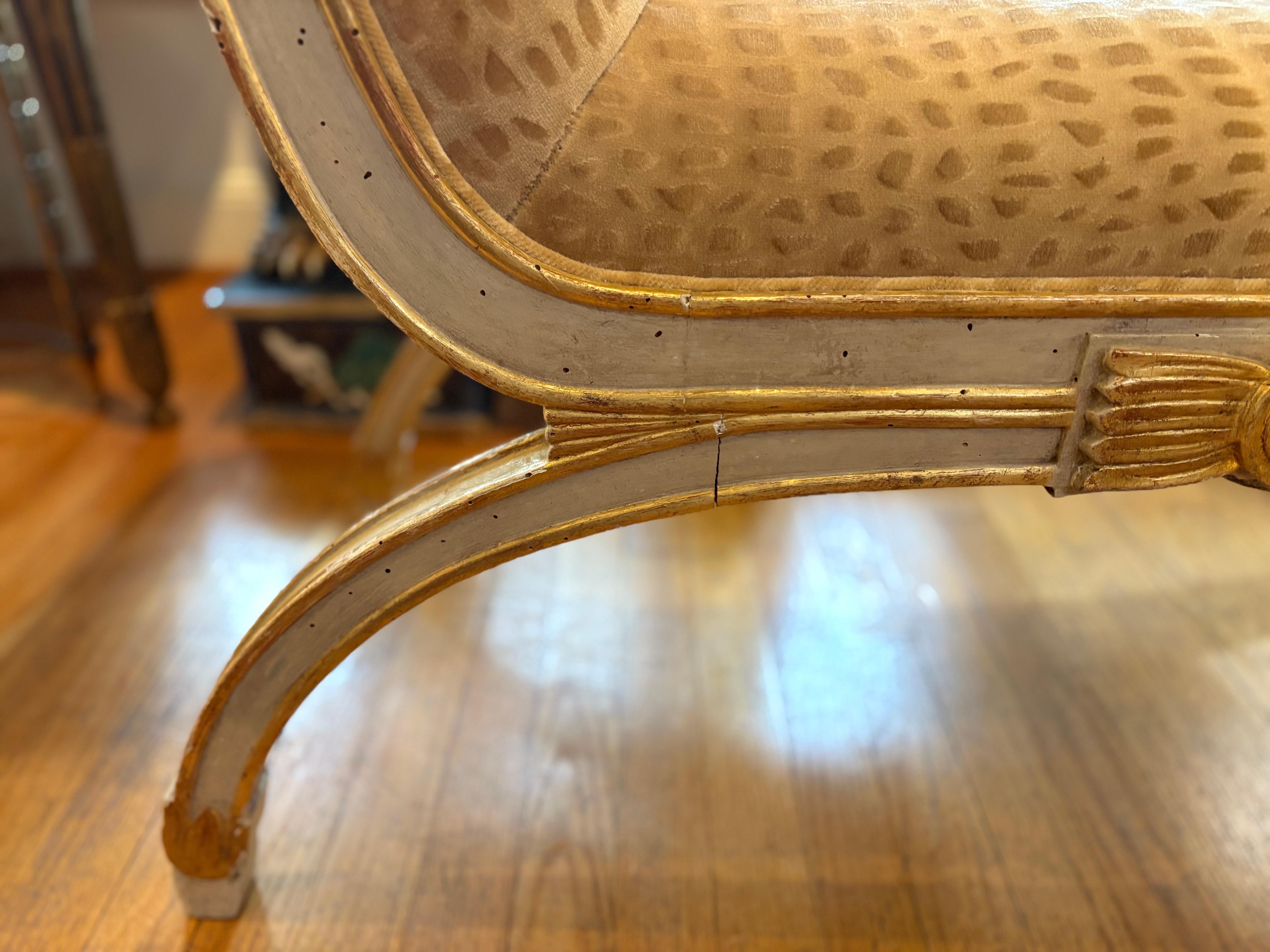 Panchina italiana in stile neoclassico dipinta e in legno dorato in vendita 4