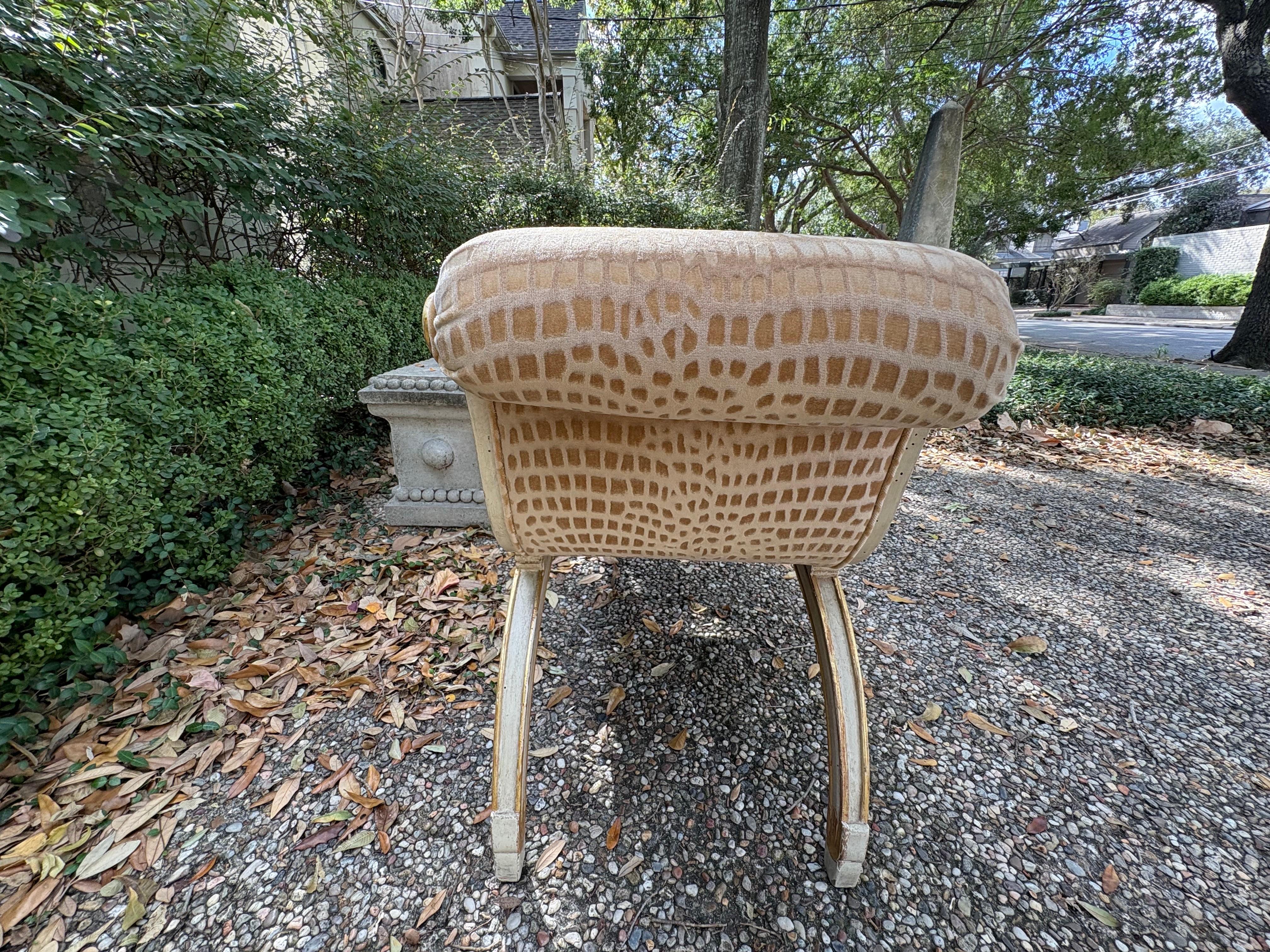 Panchina italiana in stile neoclassico dipinta e in legno dorato in vendita 1