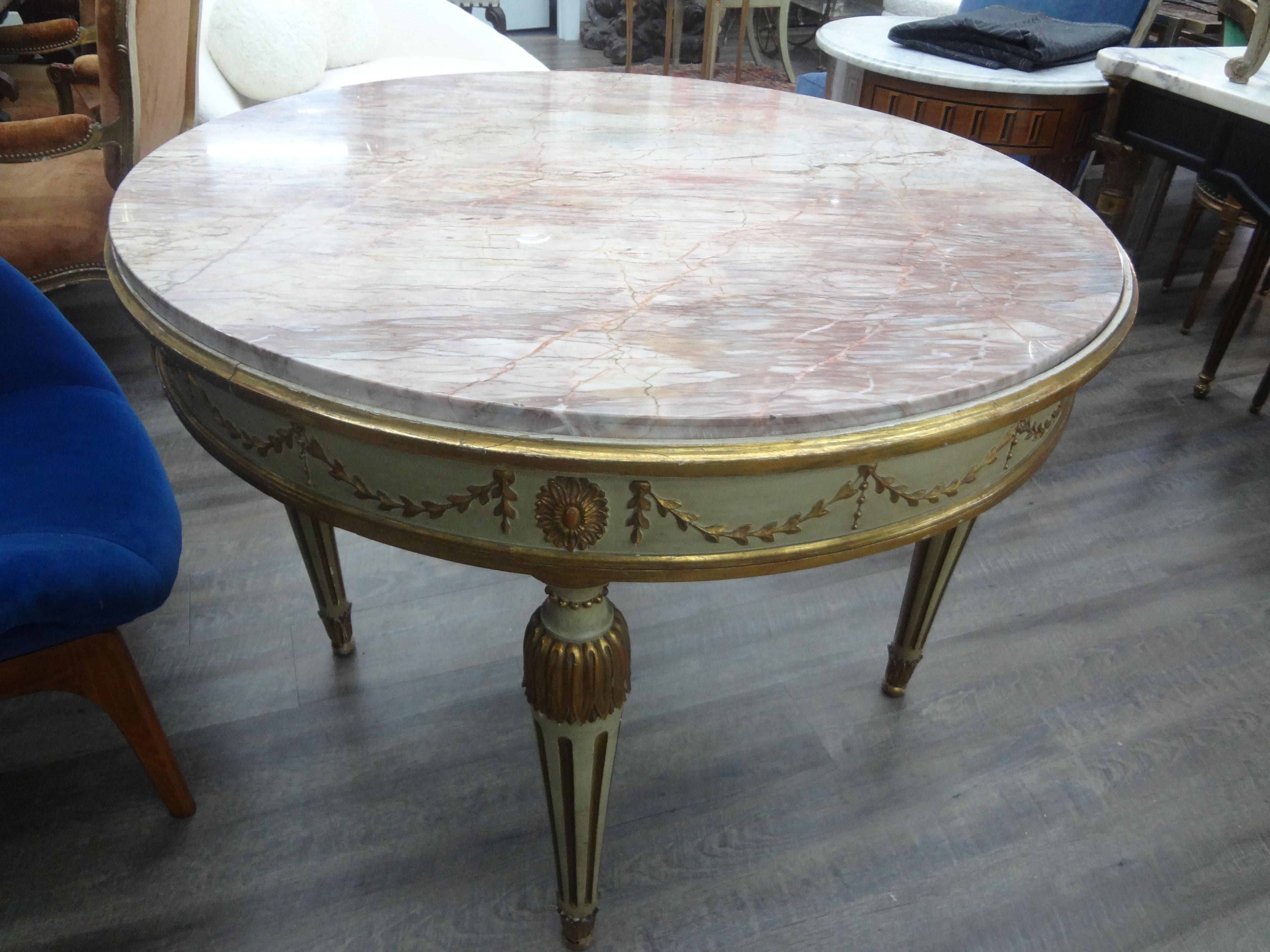 Italian Neoclassical Style Painted And Parcel Gilt Center Table For Sale 1