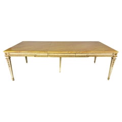 Table de salle à manger italienne de style néoclassique peinte et dorée à la feuille avec plateau en faux marbre