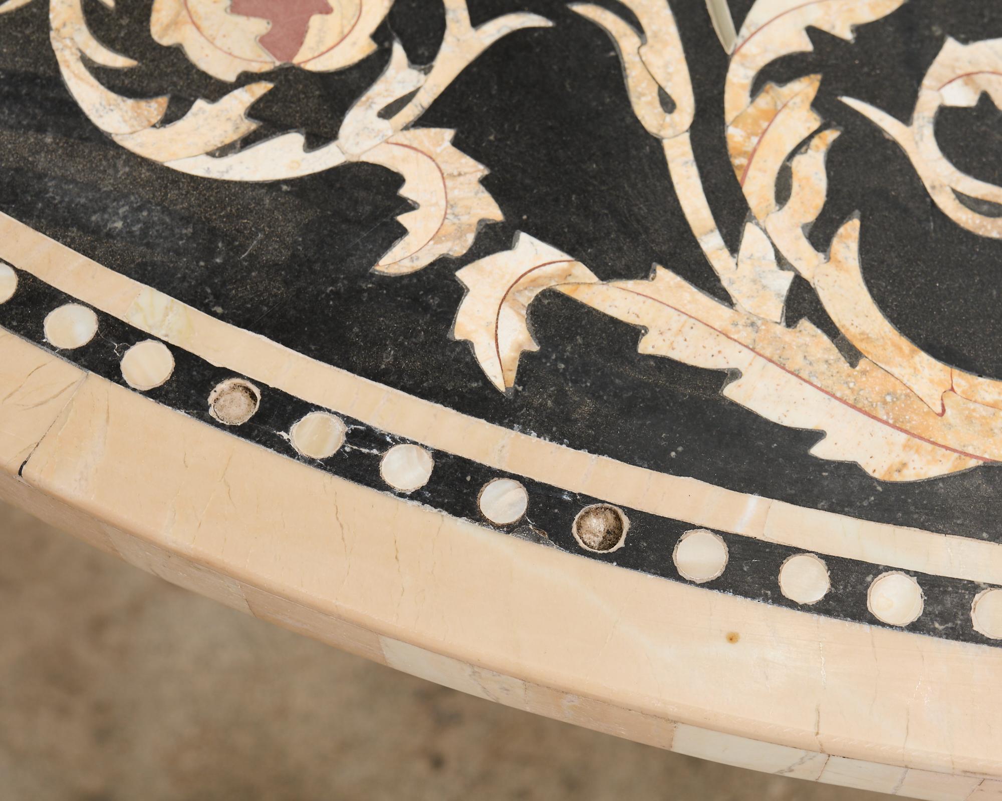Italienischer Esstisch aus Pietra Dura-Marmor im neoklassischen Stil im Angebot 7