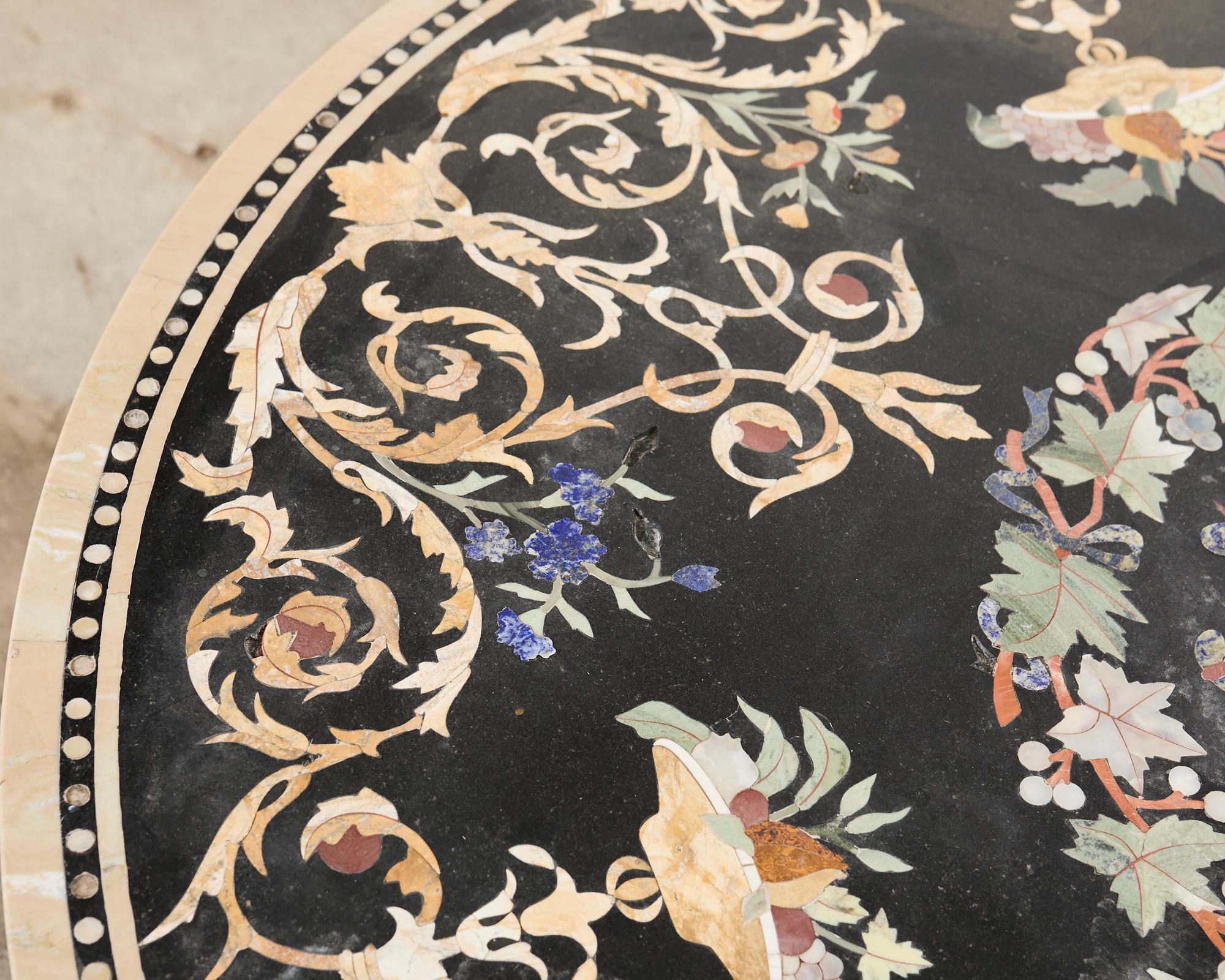 Italienischer Esstisch aus Pietra Dura-Marmor im neoklassischen Stil im Angebot 11