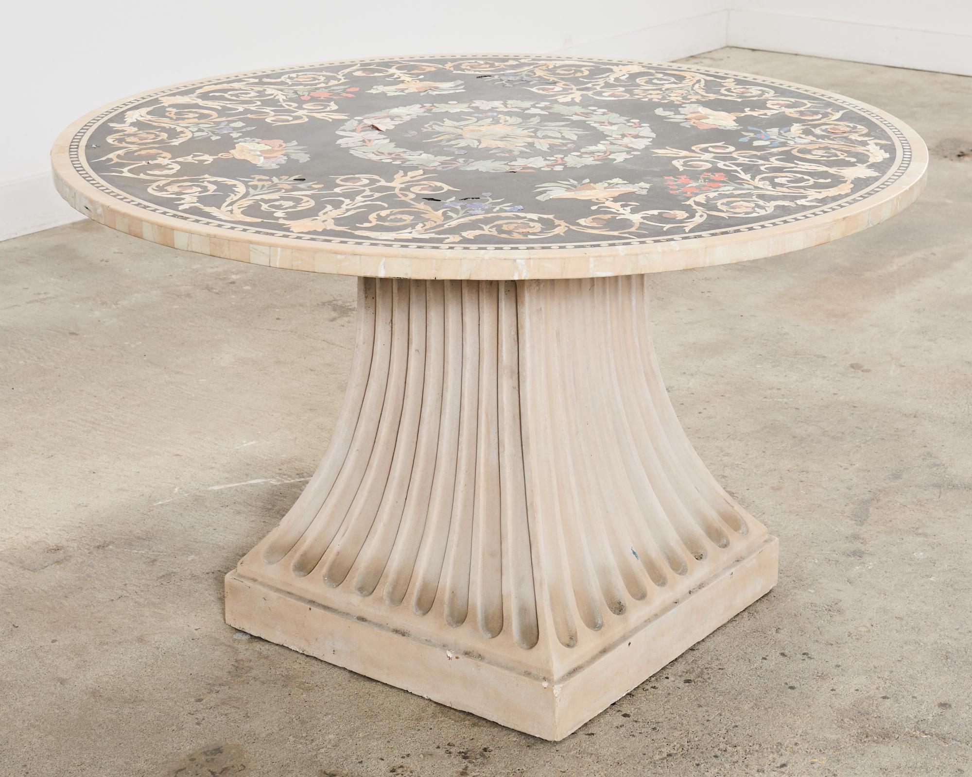 Italienischer Esstisch aus Pietra Dura-Marmor im neoklassischen Stil im Zustand „Gut“ im Angebot in Rio Vista, CA