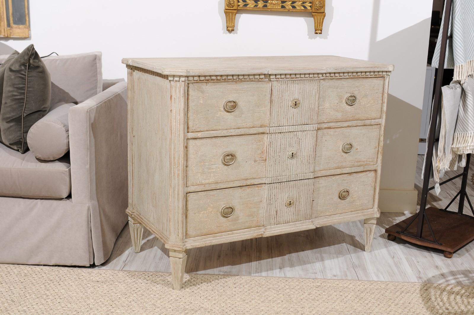 Italian Neoclassical Style Reclaimed Pine Three-Drawer Commode with Grey Finish In Good Condition In Atlanta, GA
