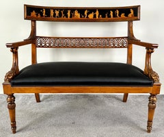 Settee italienne de style néoclassique avec bois sculpté et tapisserie noire