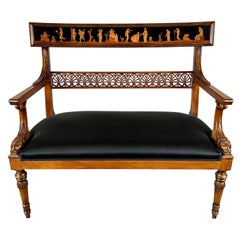 Sillón Italiano de Estilo Neoclásico con Madera Tallada y Tapicería Negra