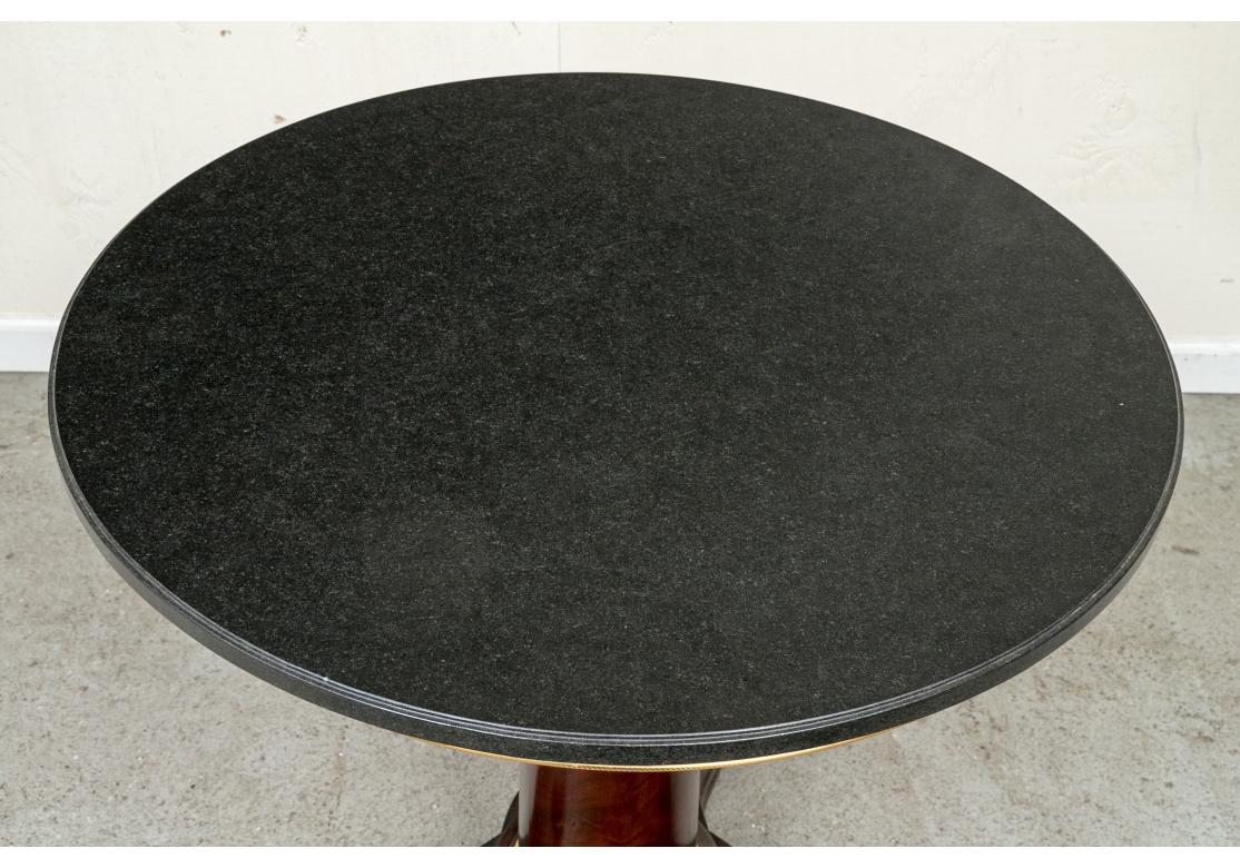 Table à plateau en pierre de style néoclassique italien par William Switzer Bon état - En vente à Bridgeport, CT