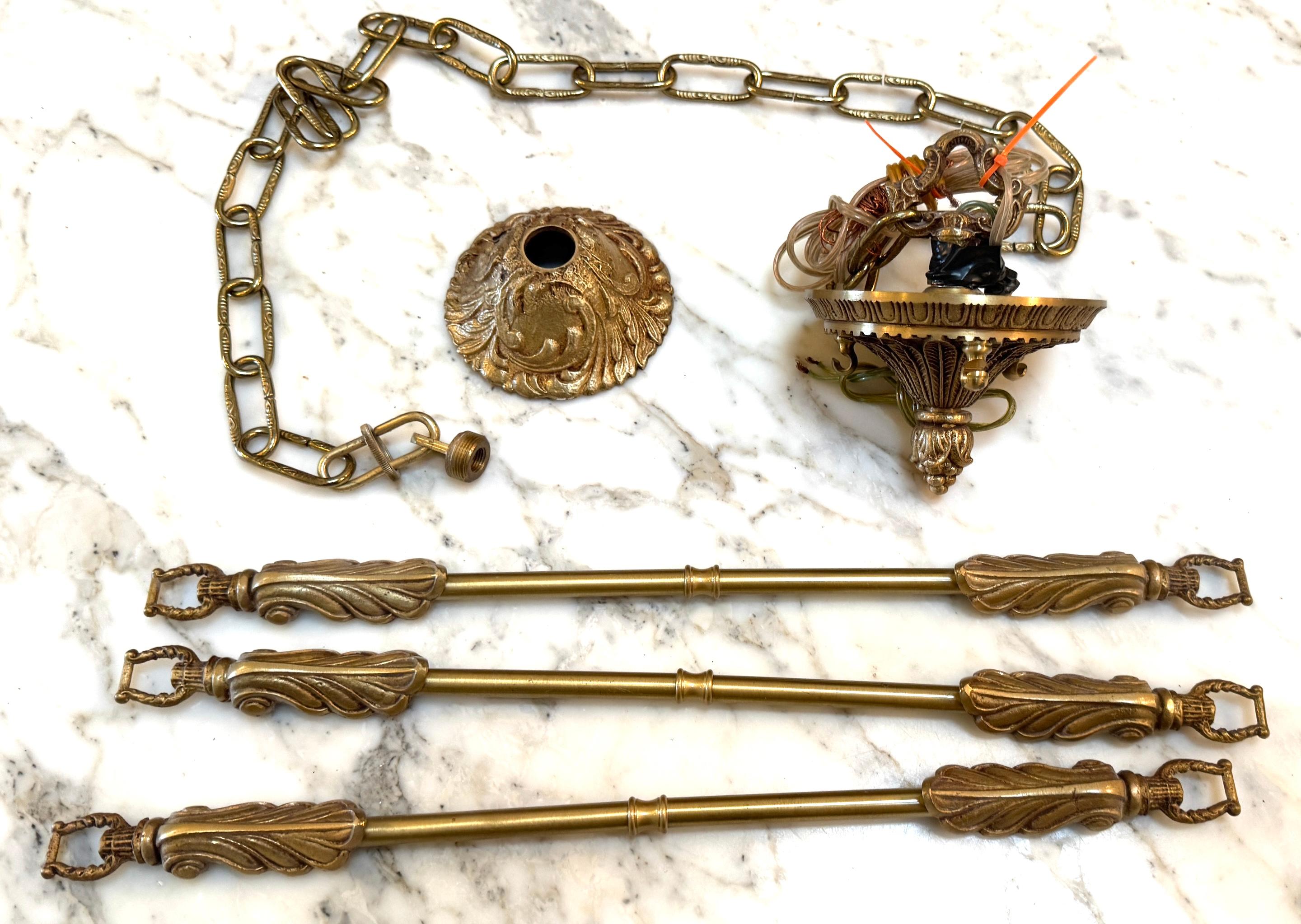 Lustre néoclassique italien à 6 bras de lumière en bronze et albâtre avec motif de Swan en vente 13