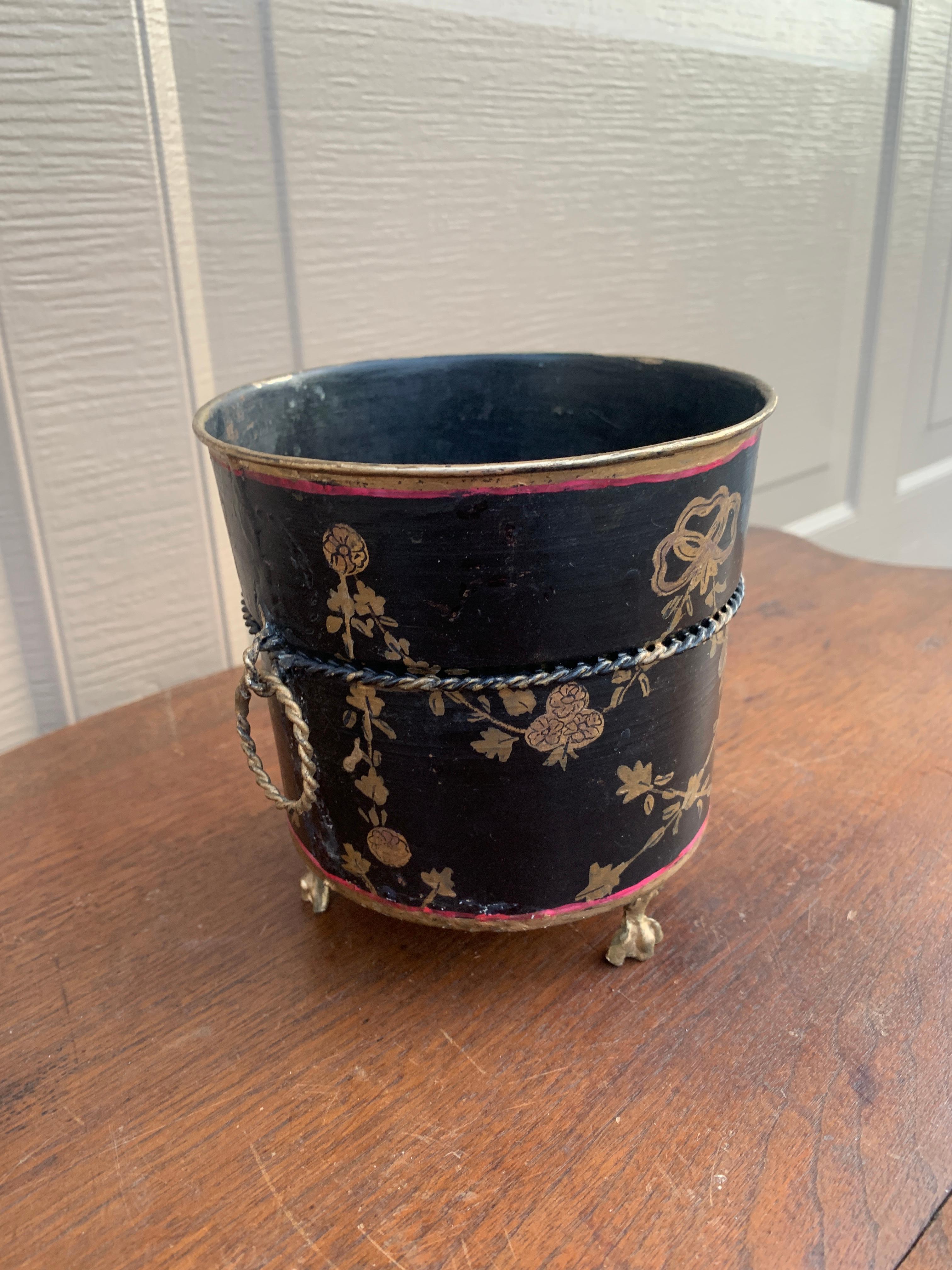 20th Century Italian Neoclassical Tole Black & Gold Cachepot Planter Vase For Sale