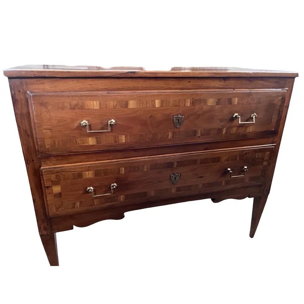 Italienische neoklassizistische Kommode aus Nussbaum mit Intarsien, 1800 im Angebot 4