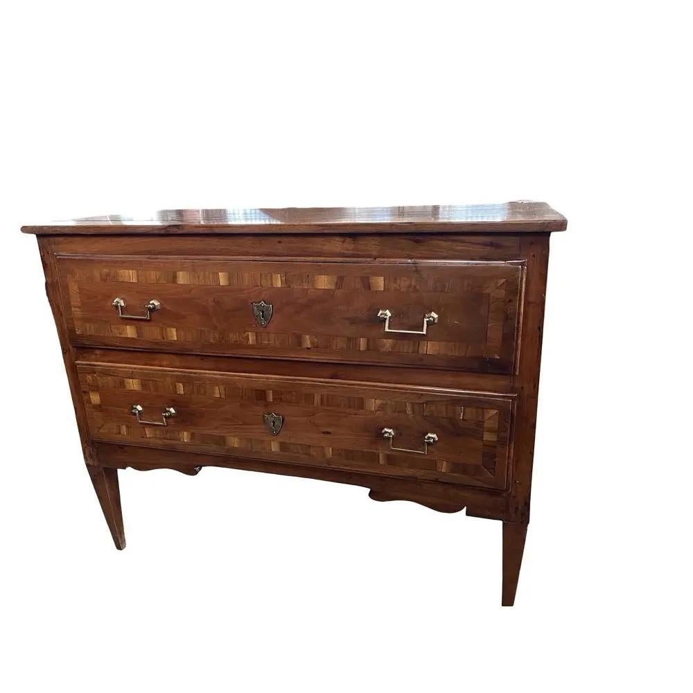 Italienische neoklassizistische Kommode aus Nussbaum mit Intarsien, 1800 im Angebot 5