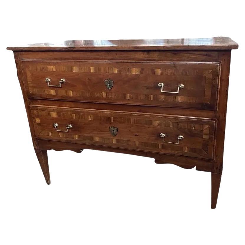 Italian Neoclassical Walnut Commode with Inlay, 1800