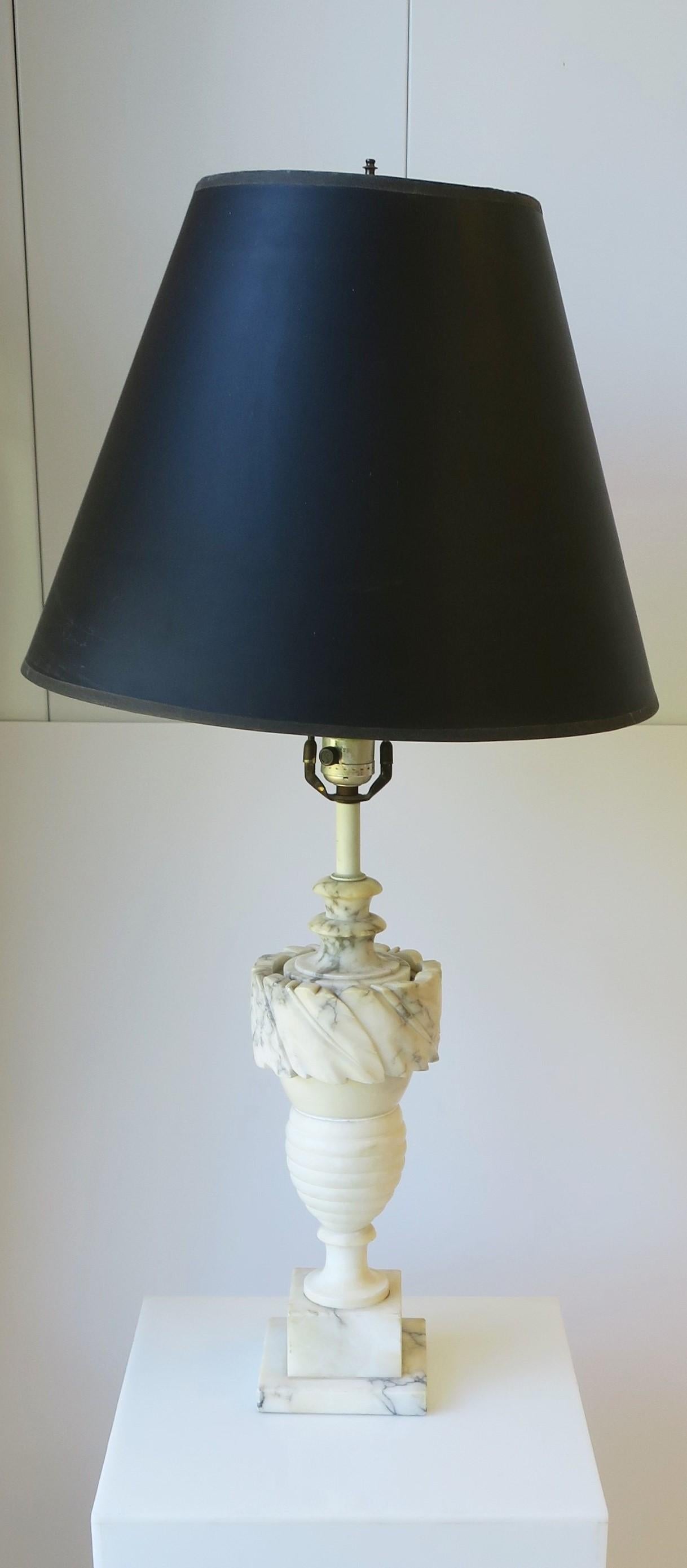Italian Neoclassical Marble Urn Table or Desk Lamp 4