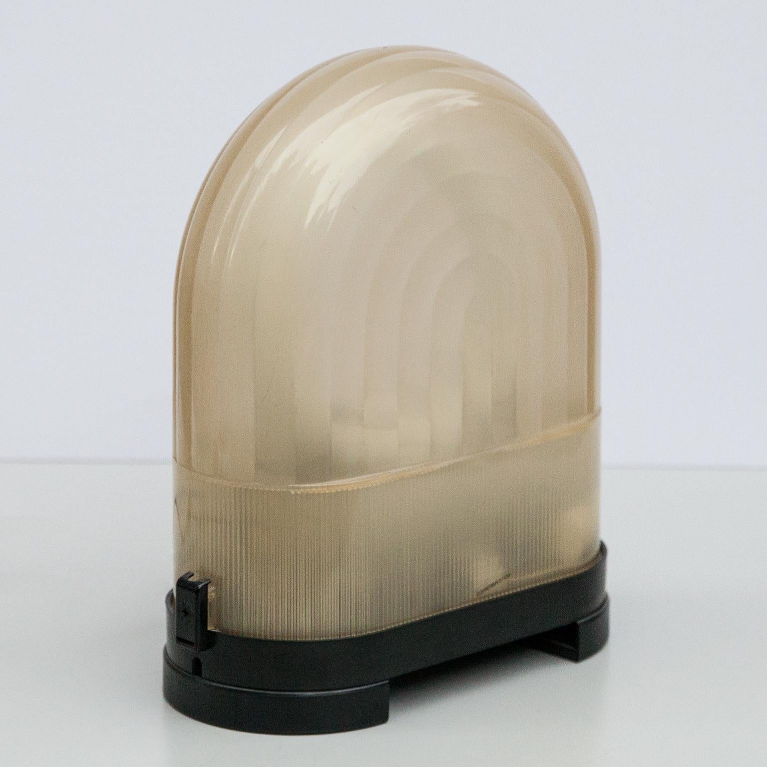 Rare Ciaro Italian table lamp from Zerbetto designed by Boccato, Gigante, and Zambusi Architetti, Italy 1975.

The striking cap consists of Plexiglas and the base is made of plastic, illuminated inside with an neon lamp. The transparent hood forms