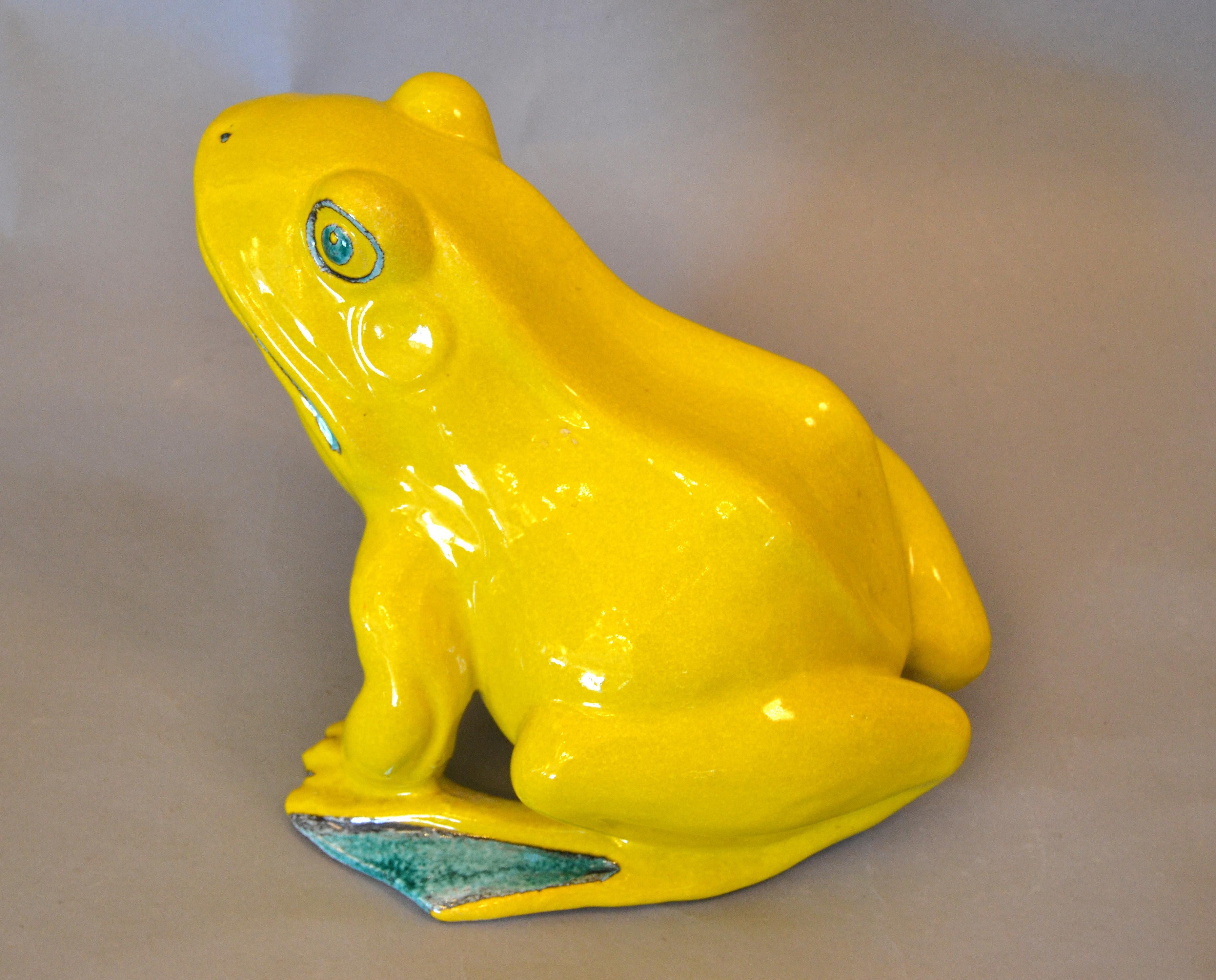 Italian Neon Yellow & Green Ceramic Fountain Frog Outdoor Sculpture, Pottery In Good Condition In Miami, FL