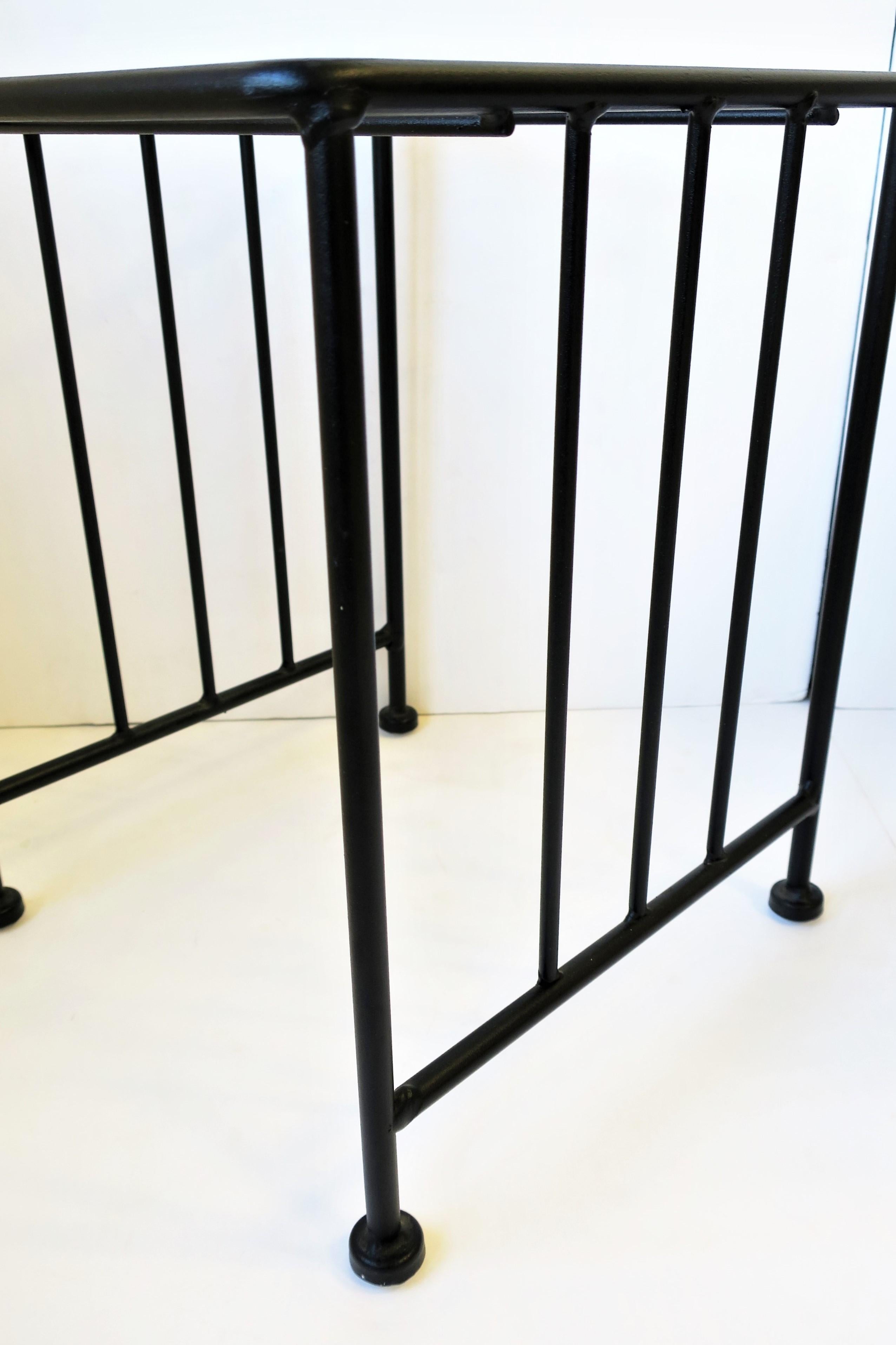 Tables gigognes ou d'extrémité noire italienne de style Bauhaus Art déco en vente 10