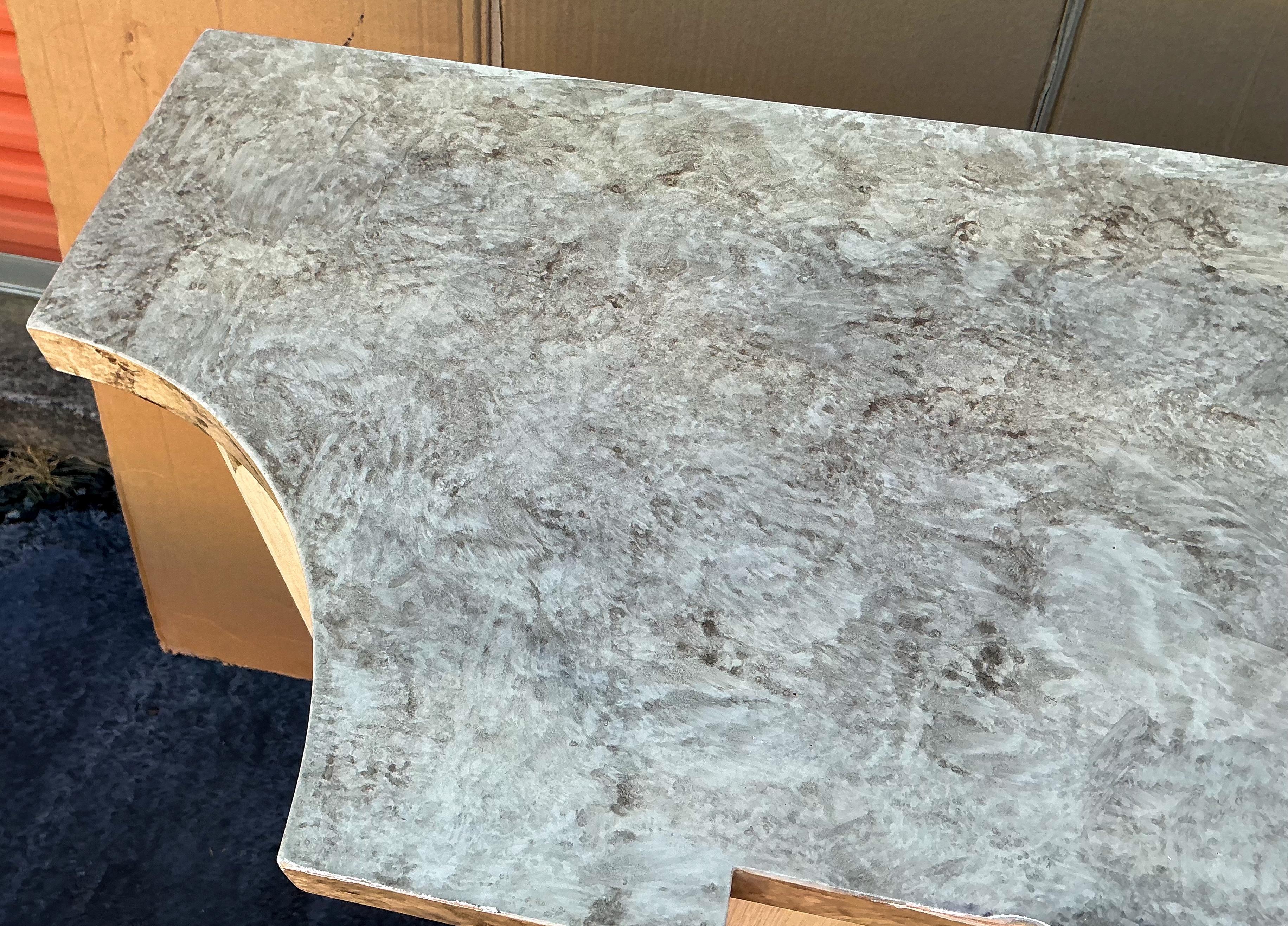 Italienische Zeitungen im klassischen Stil, handbemalt, Top-Schrank / Anrichte (20. Jahrhundert) im Angebot
