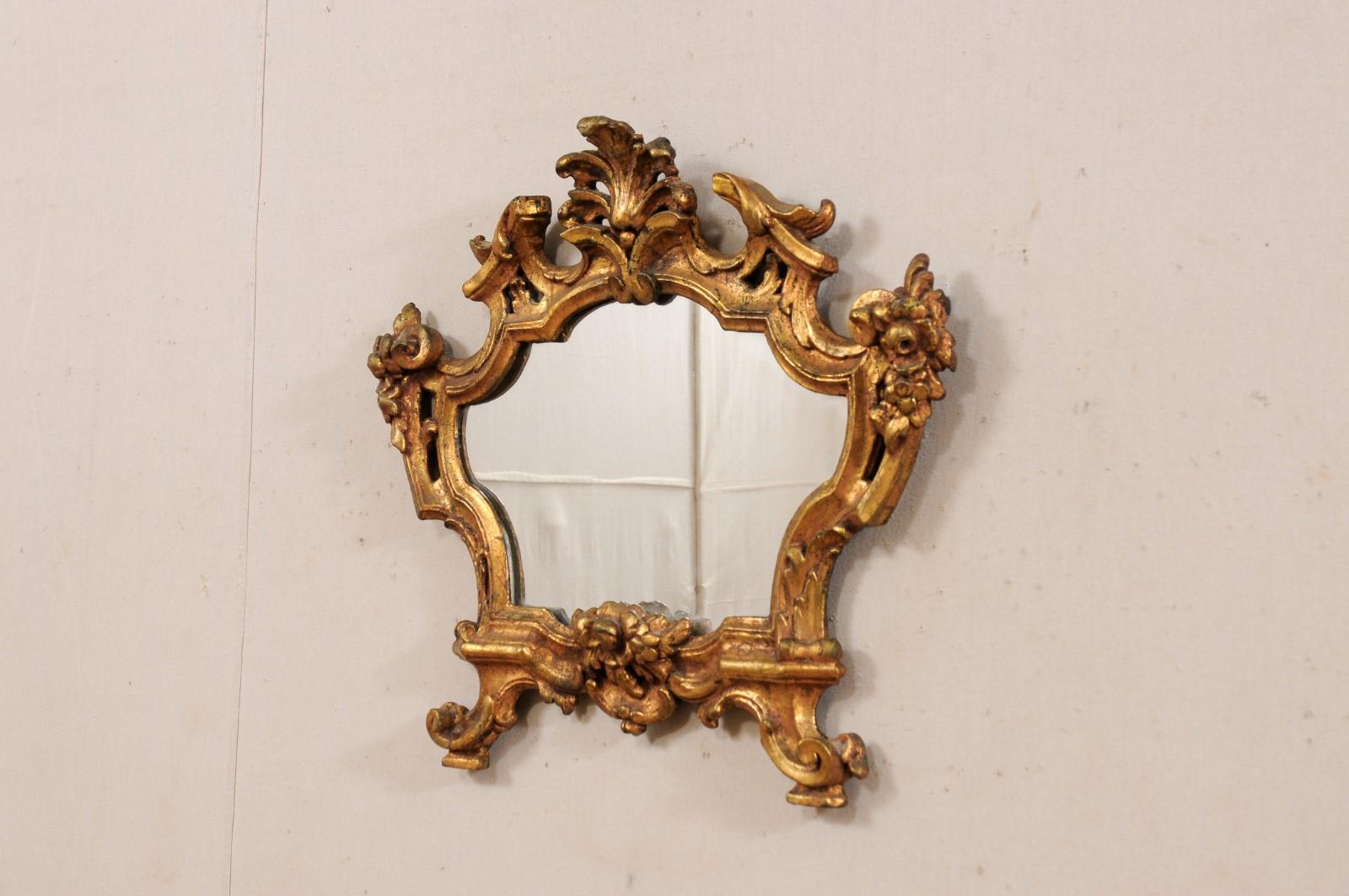 Italian Nicely-Carved Accent Mirror 19th C. In Good Condition For Sale In Atlanta, GA