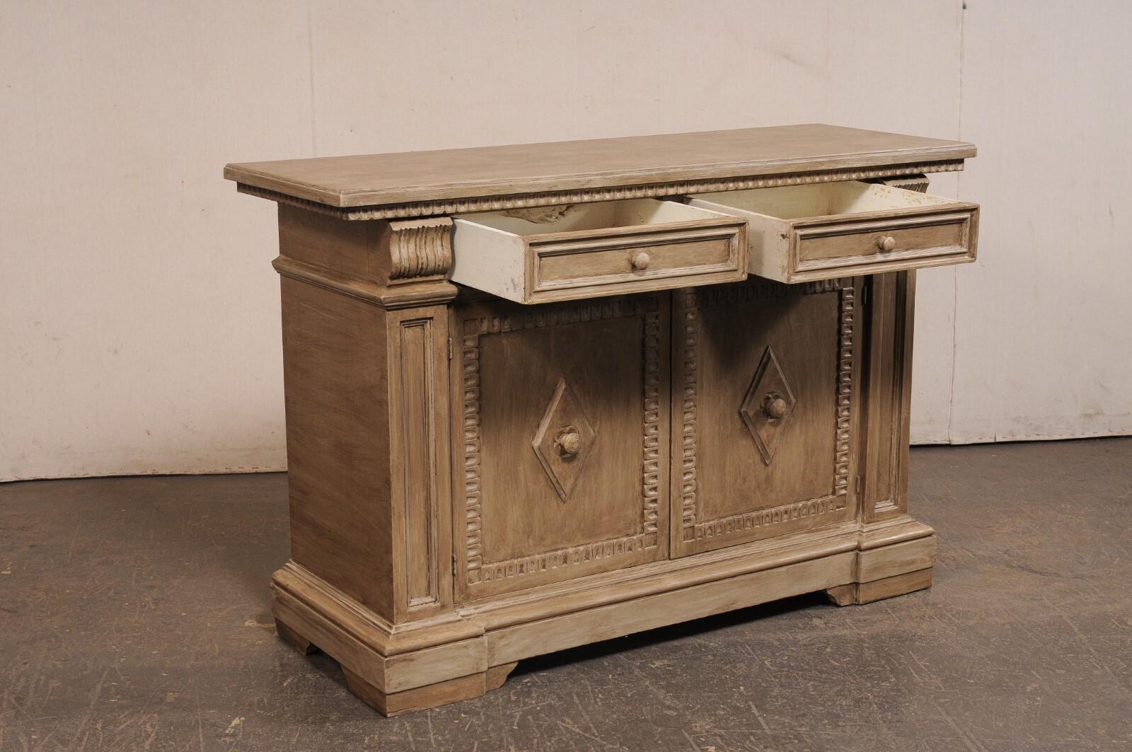 Italiano Credenza italiana in legno ben dettagliata con cassetti estraibili (lunghezza 5 piedi) in vendita