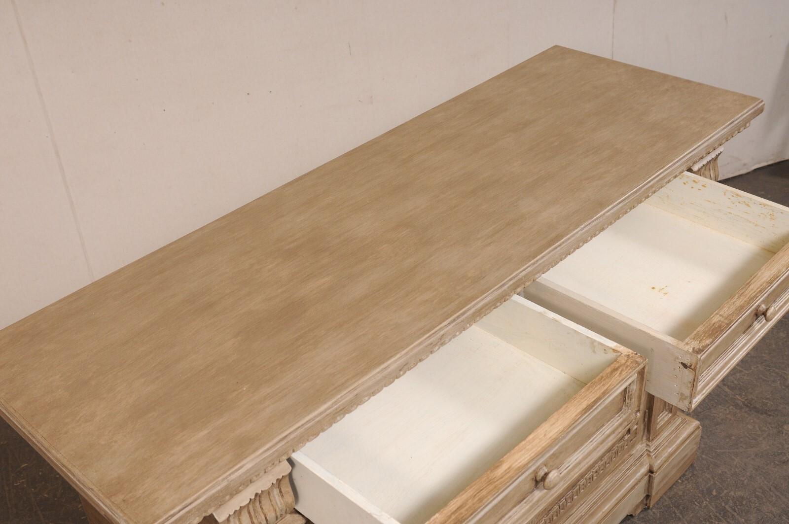 XX secolo Credenza italiana in legno ben dettagliata con cassetti estraibili (lunghezza 5 piedi) in vendita
