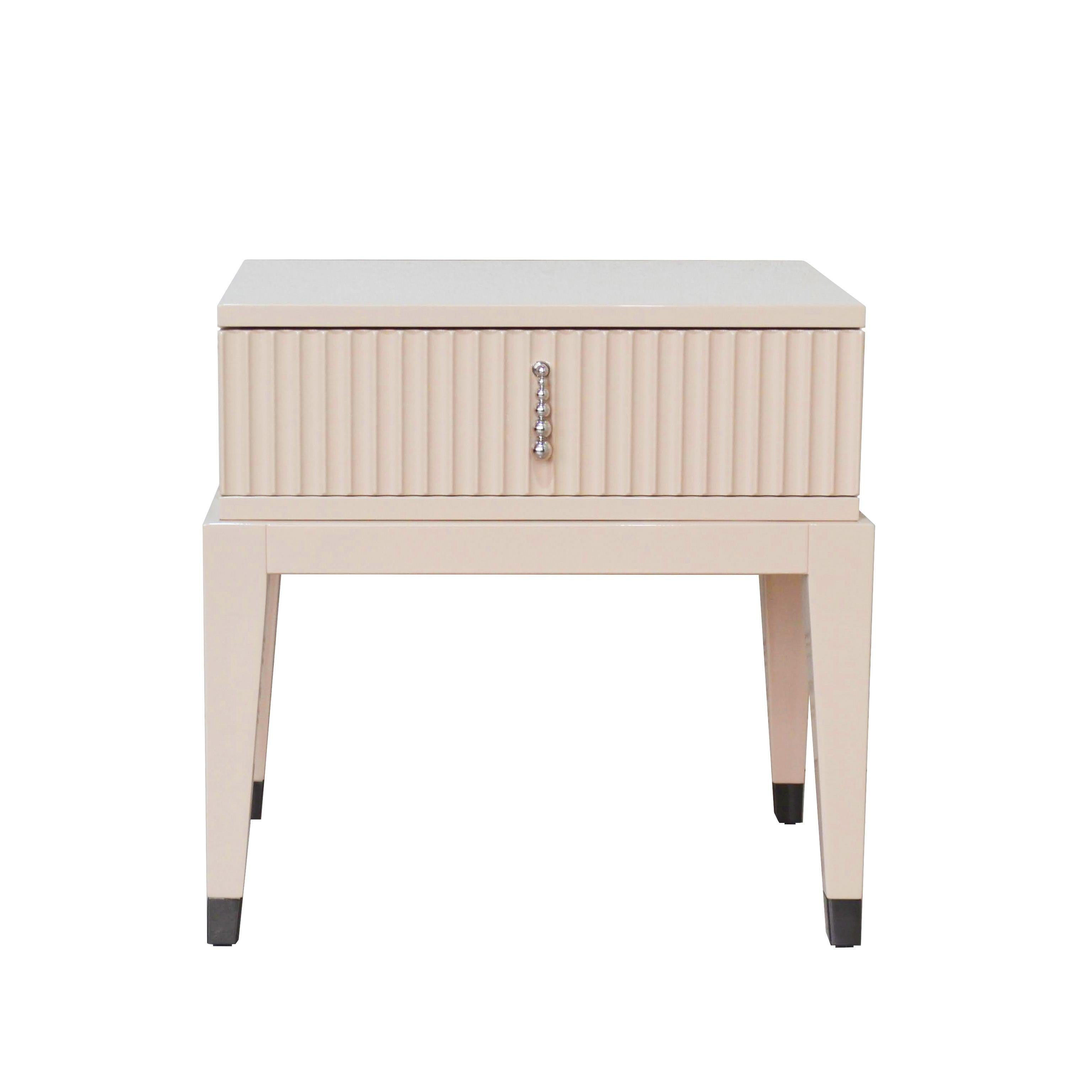 A delightful accent piece to complement refined modern bedrooms, this night table couples sleekness and luxury. Easily transferable from the bedroom to the living room, where it can be used as a side table, this piece merges functionality with Art