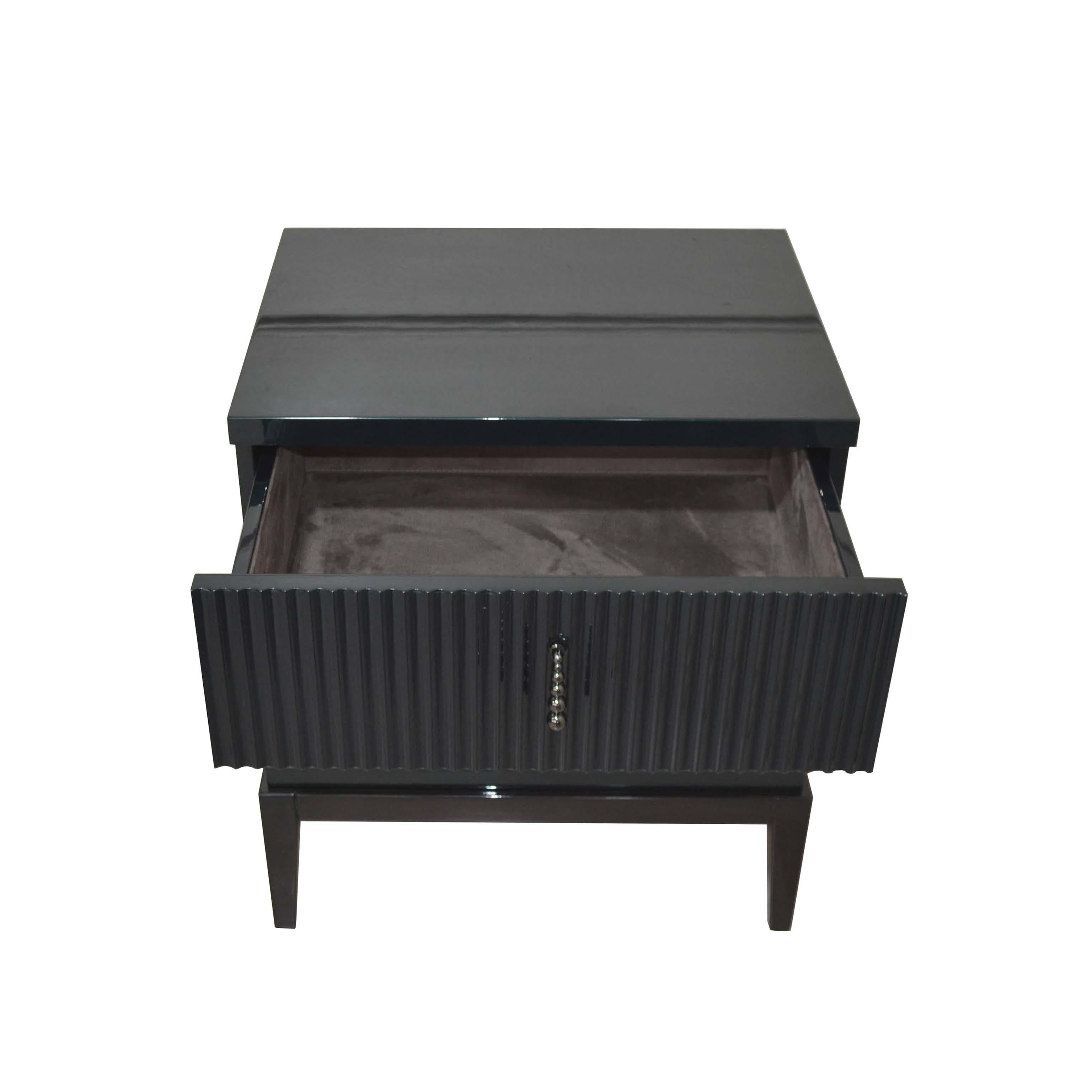 Modern Italian Night Table in Glossy Green Smarald Lacquered Wood with Two Drawers For Sale