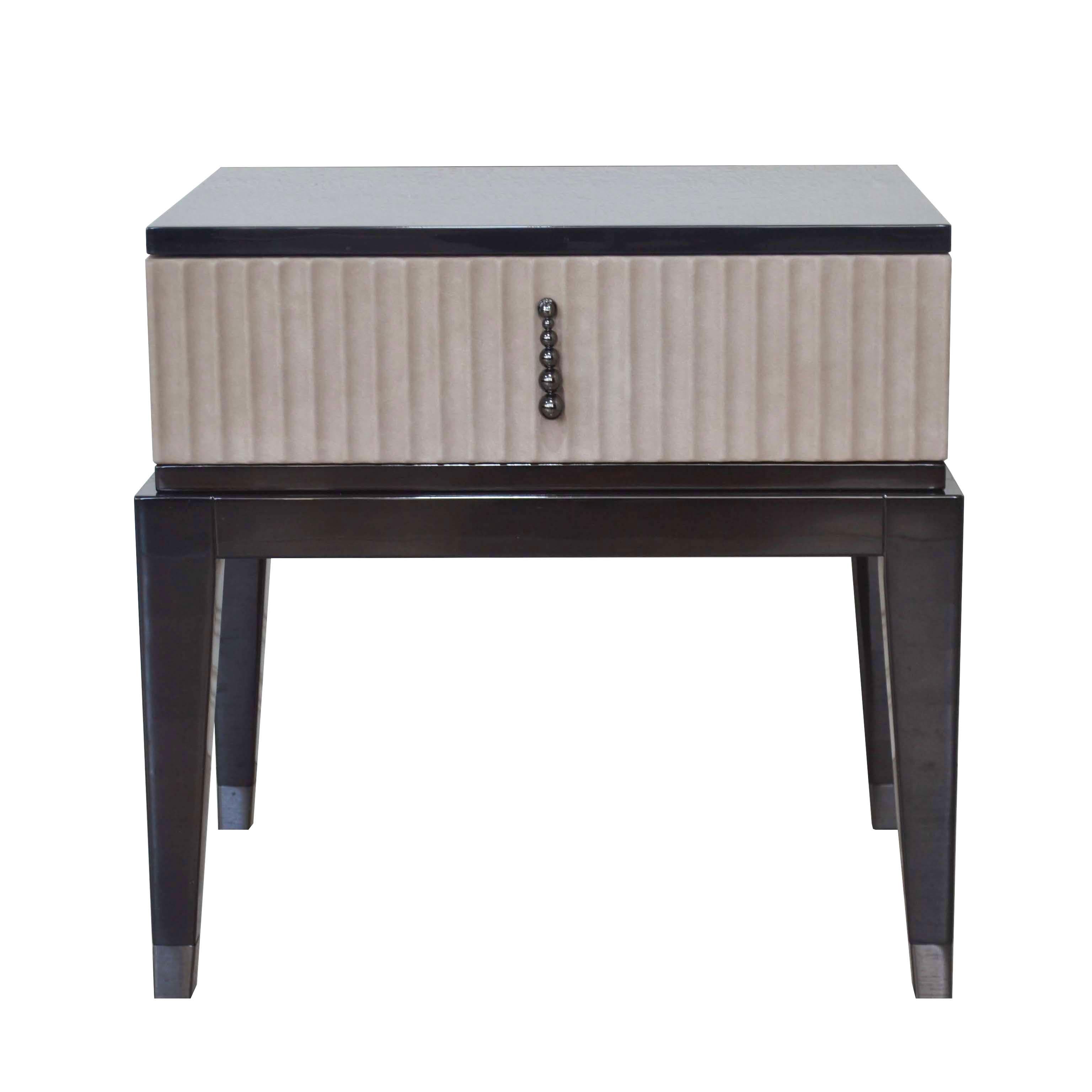 A delightful accent piece to complement refined modern bedrooms, this night table couples sleekness and luxury. Easily transferable from the bedroom to the living room, where it can be used as a side table, this piece merges functionality with art