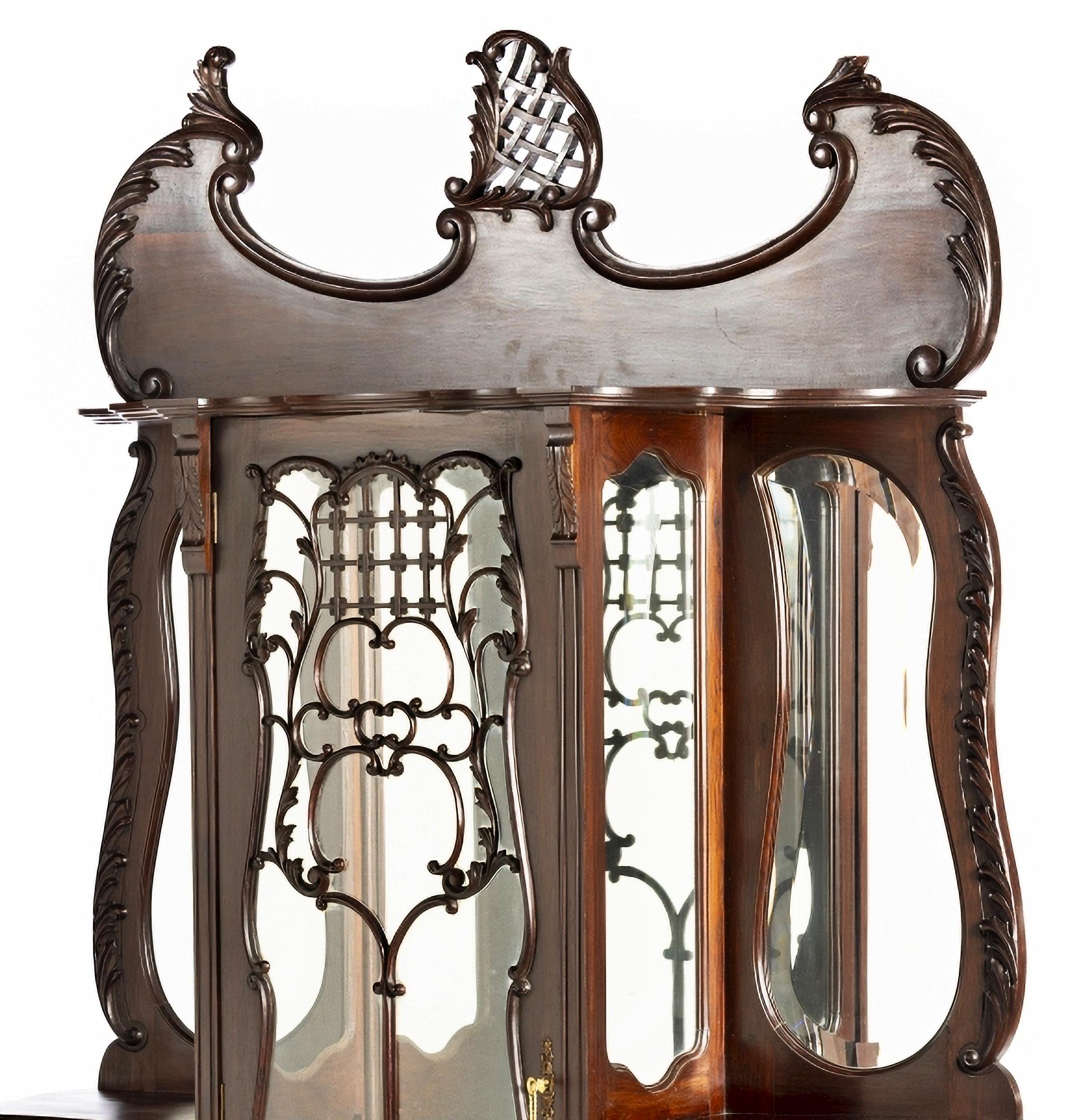 ITALIENISCH  MÖBEL IM JUGENDSTIL  Ende 19. Jahrhundert (Handgefertigt) im Angebot