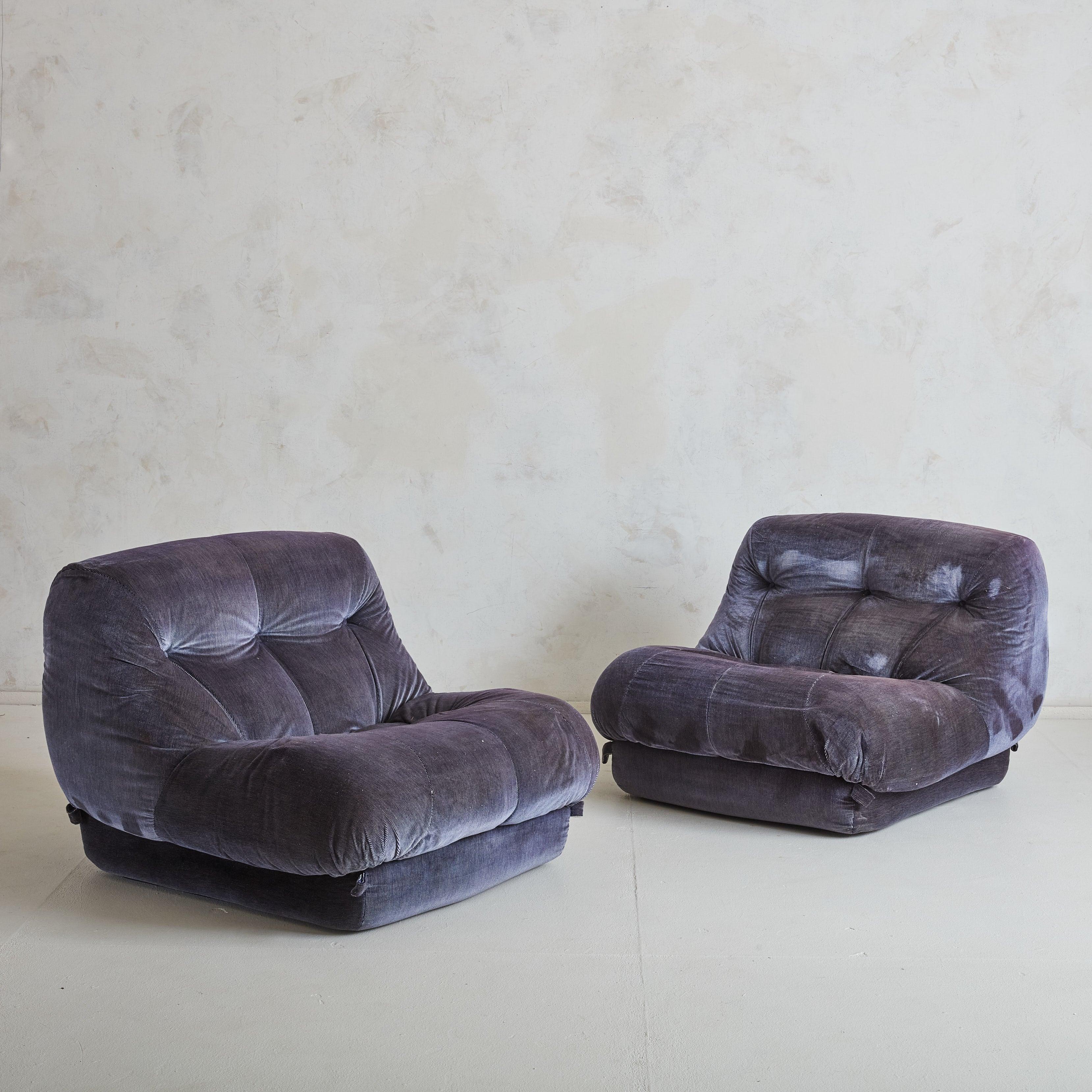 Italian ‘Nuvolone’ Modular 4 Seat Sofa + Coffee Table by Rino Maturi In Good Condition In Chicago, IL