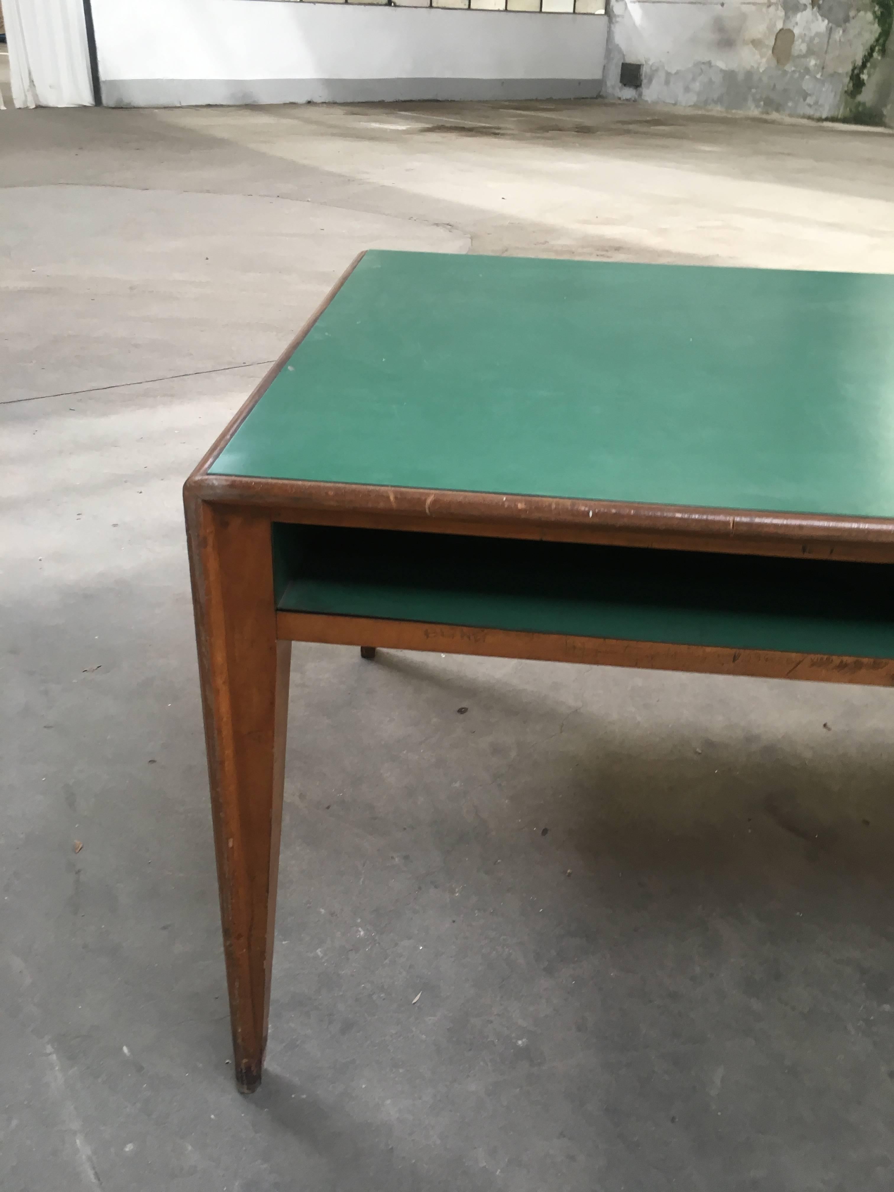 Italian Oak and Formica Boarding School Counter Table from 1960s In Good Condition In Prato, IT