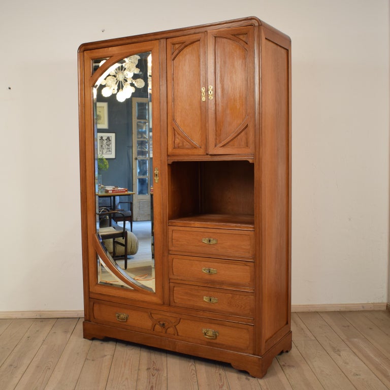 Italian Oak Art Nouveau Cabinet, circa 1910 4