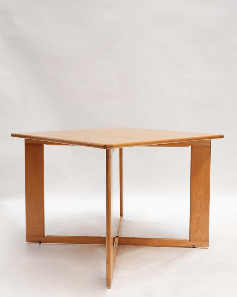Mid-Century Modern Italian Oak Dining Table For Sale