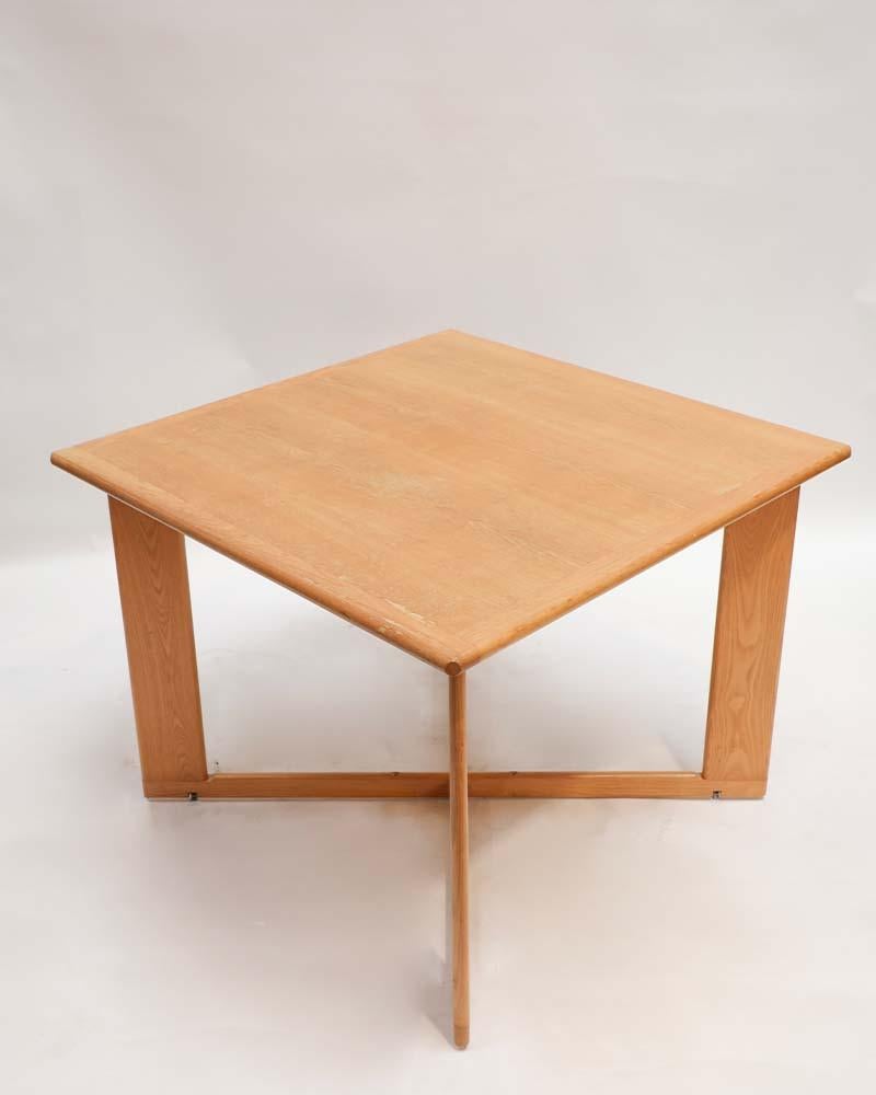 Mid-20th Century Italian Oak Dining Table For Sale