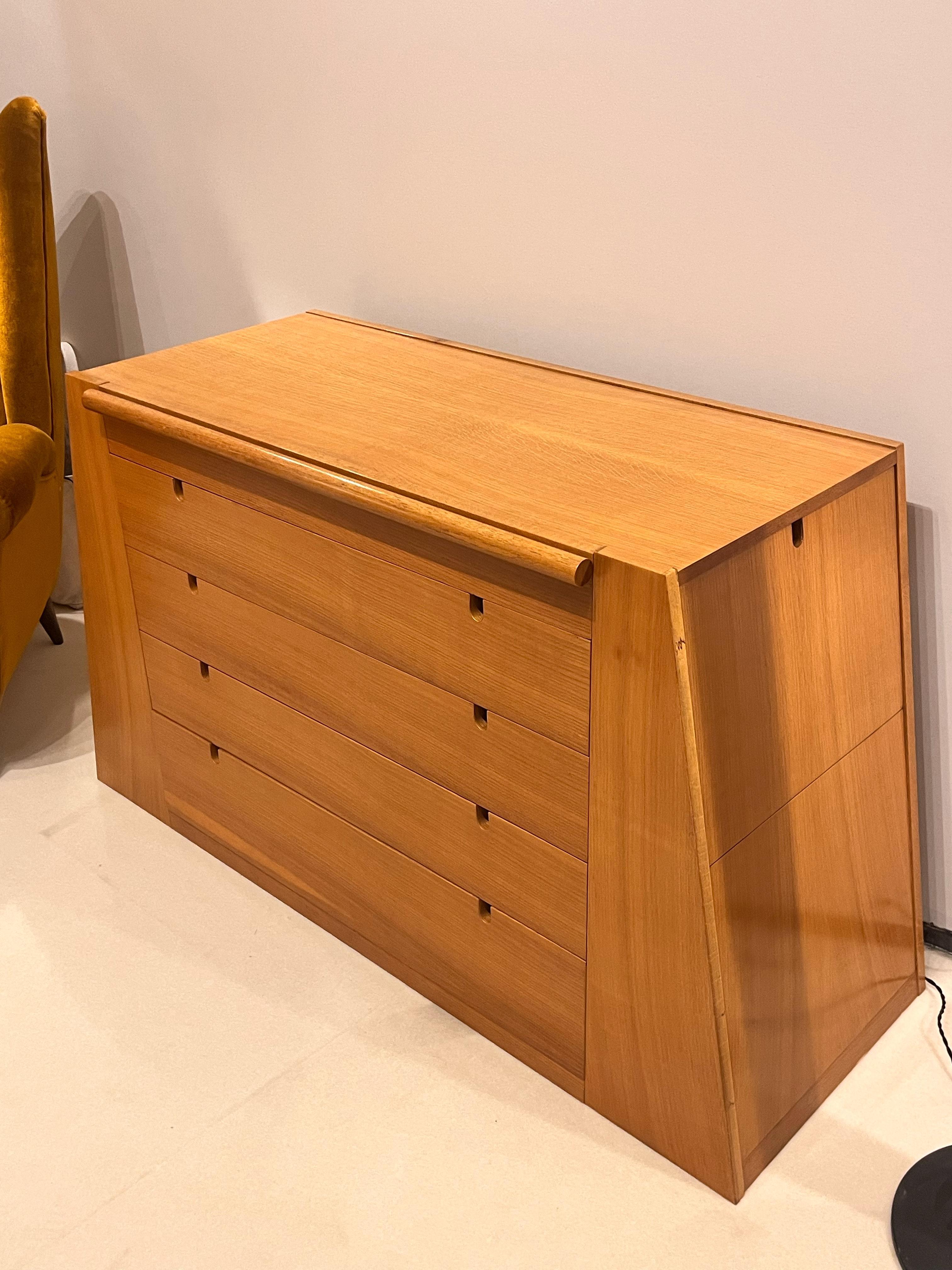 Commodino italiano impiallacciato in Oak - Italia, circa 1980 In condizioni buone in vendita a Saint-Ouen, FR