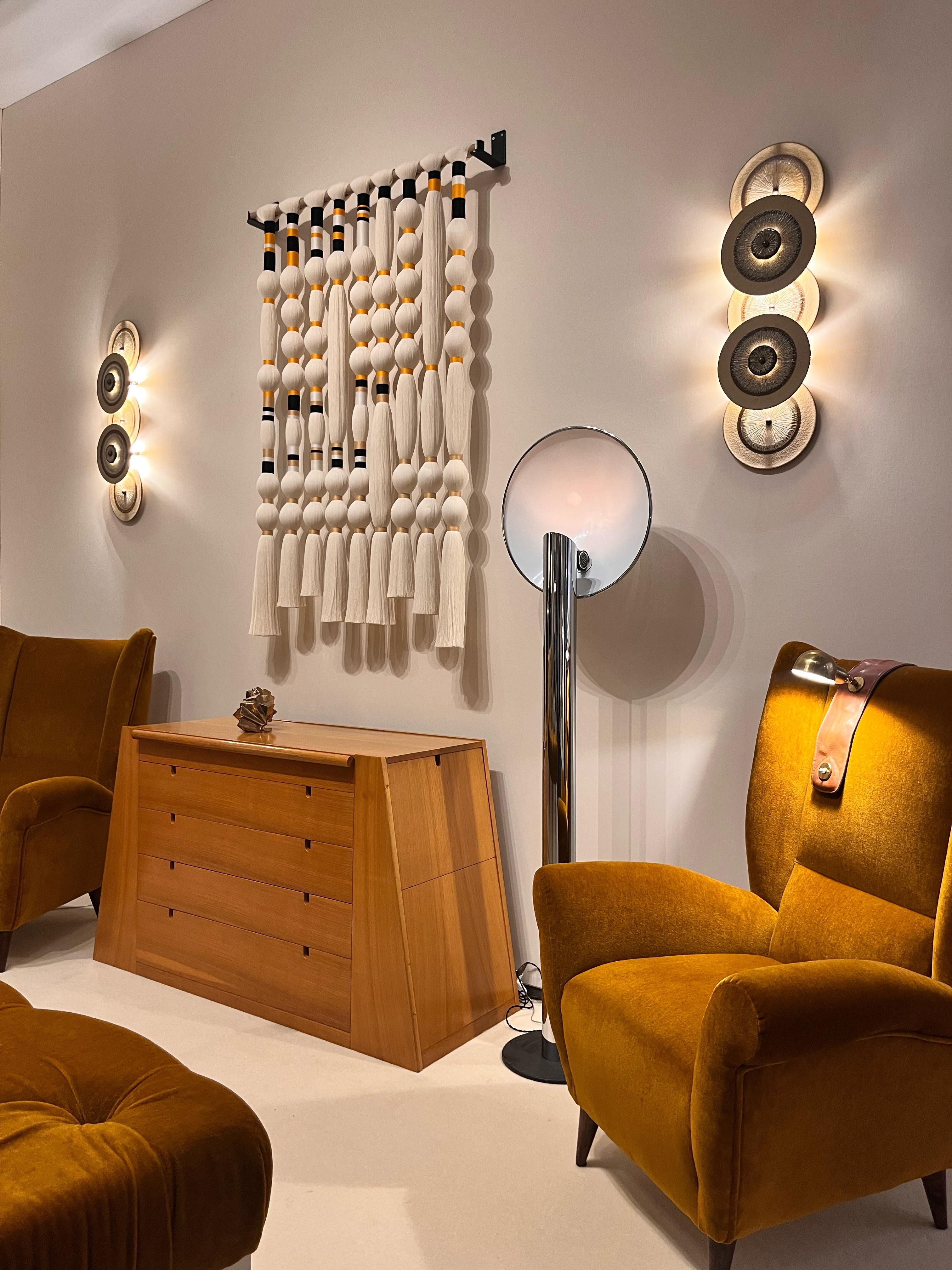 Commodino italiano impiallacciato in Oak - Italia, circa 1980 in vendita 1